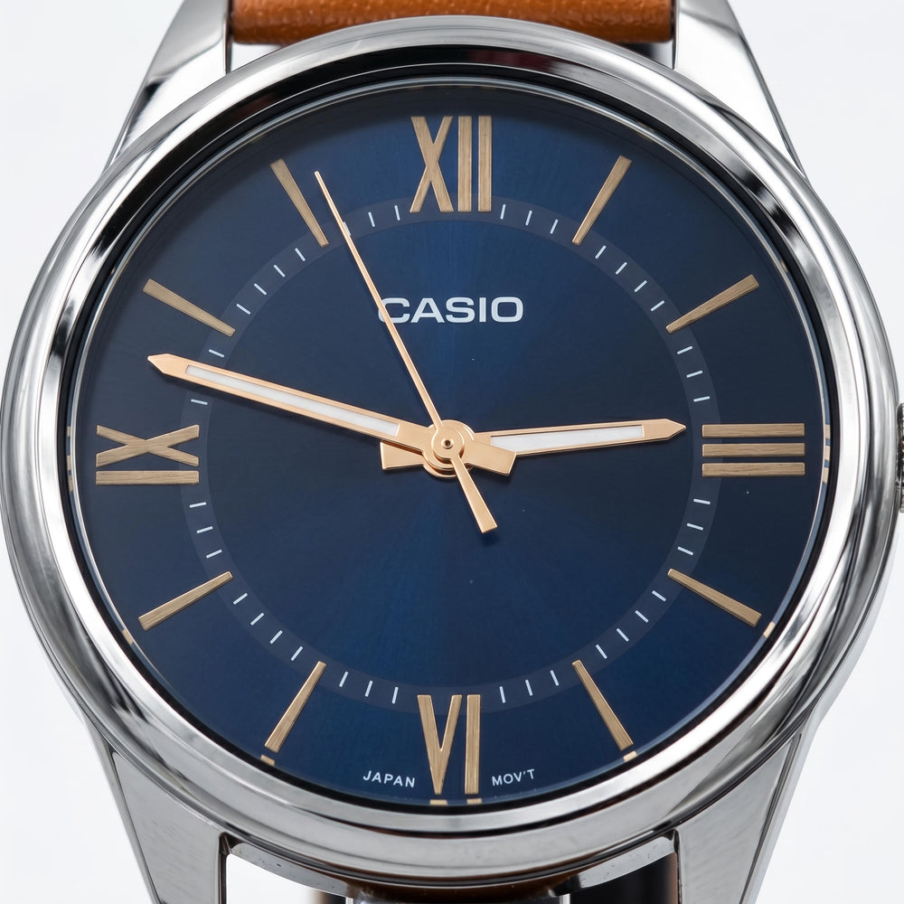 Casio MTP-V005L-2B5 Reloj de Cuarzo para Hombre con Correa de Cuero, Caja de Acero Inoxidable, Esfera Azul, Resistente al Agua y a los Golpes, 40 mm