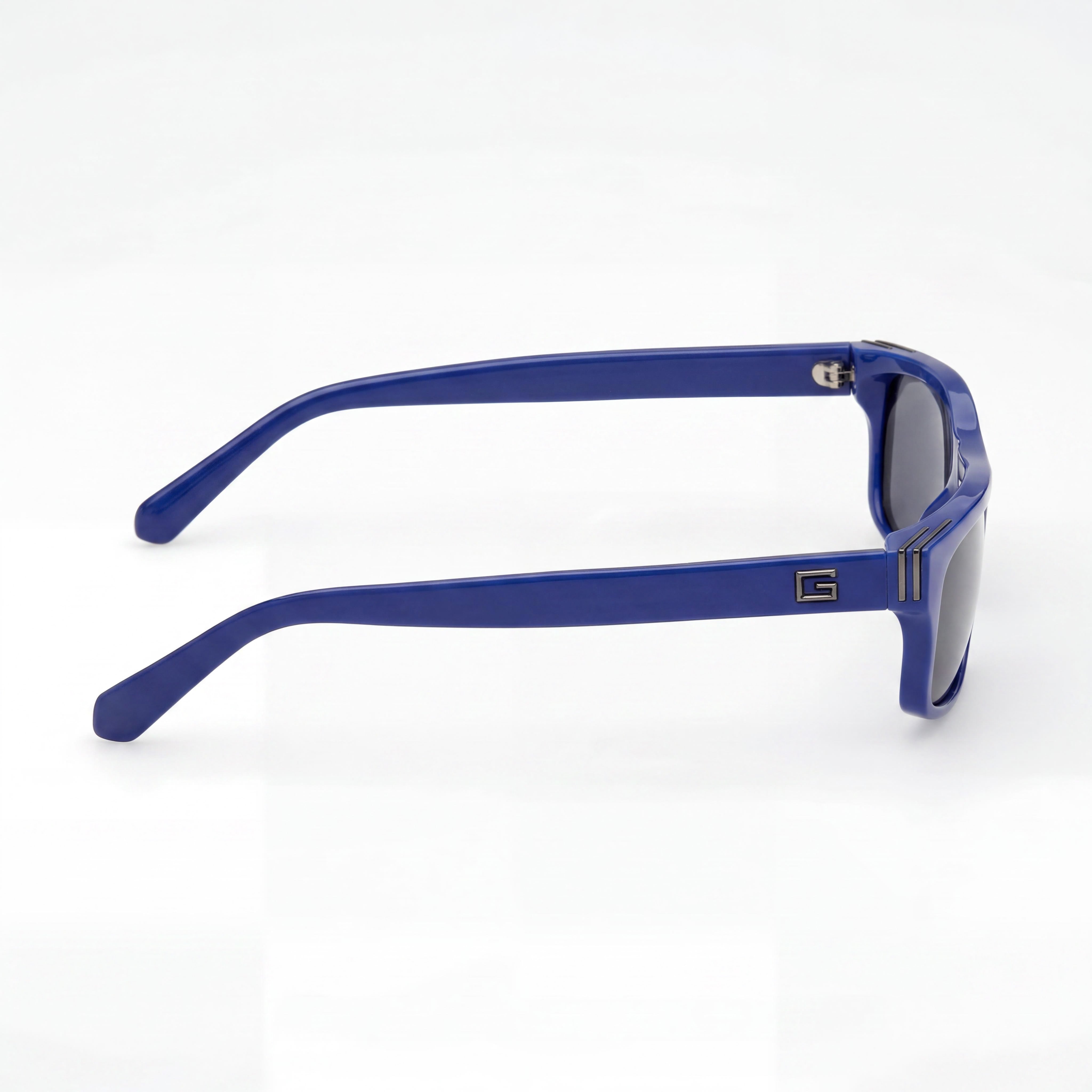 GUESS Casual Men's Sunglasses with Shiny Blue Plastic Frame, Smoke Plastic Non-Polarized Lenses, UV 400 Protection, Size 57-18-145, Photo 3