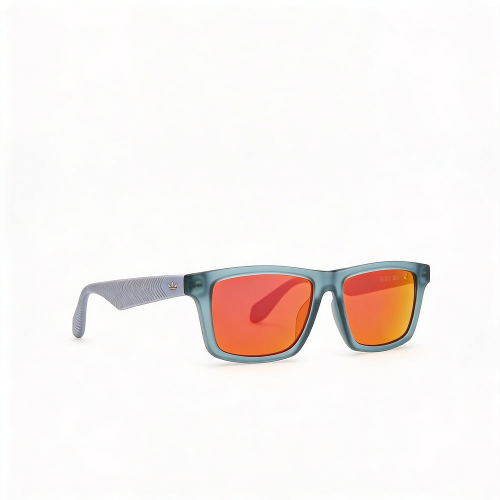 Gafas de sol Adidas Originals OR0115 para hombre en gris mate con lentes de 54 mm, puente de 16 mm y patillas de 145 mm.
