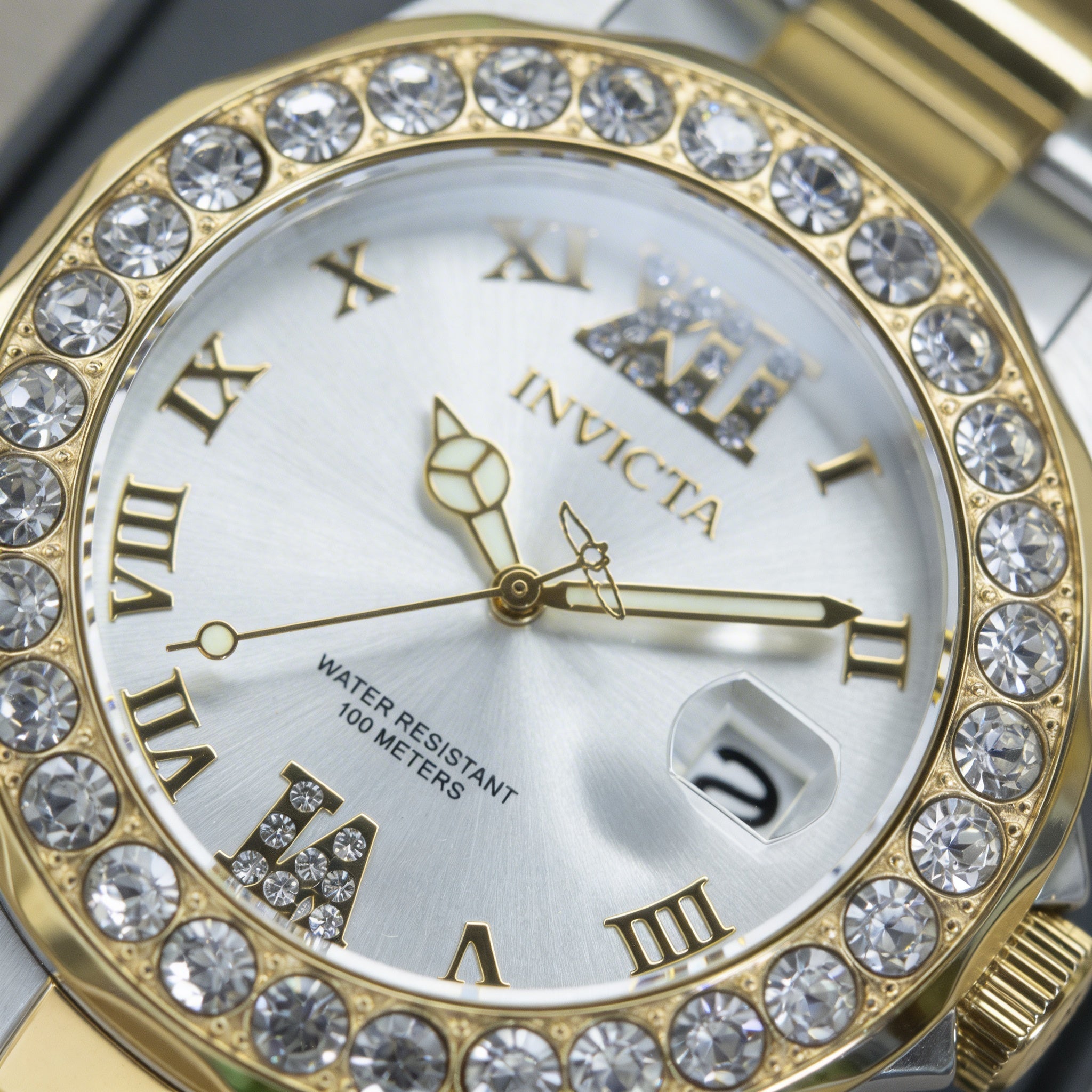 Reloj Invicta Pro Diver 20215 para mujer, de acero inoxidable bicolor, 38 mm, esfera plateada con efecto rayos de sol y cristales engastados, resistente al agua., Photo 2