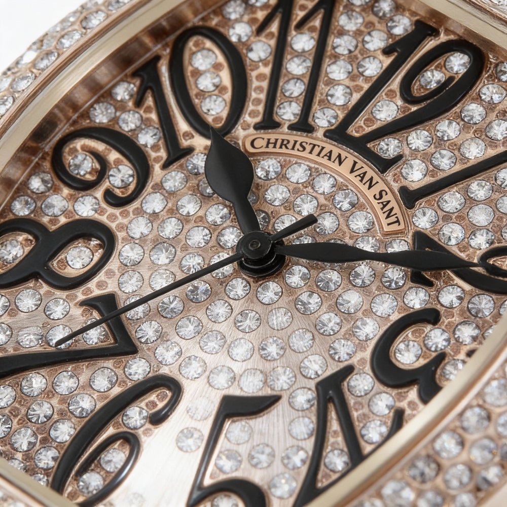 Reloj de cuarzo para mujer de Christian Van Sant, caja rosa, esfera de oro rosa, bisel con cristales y pulsera de acero inoxidable.