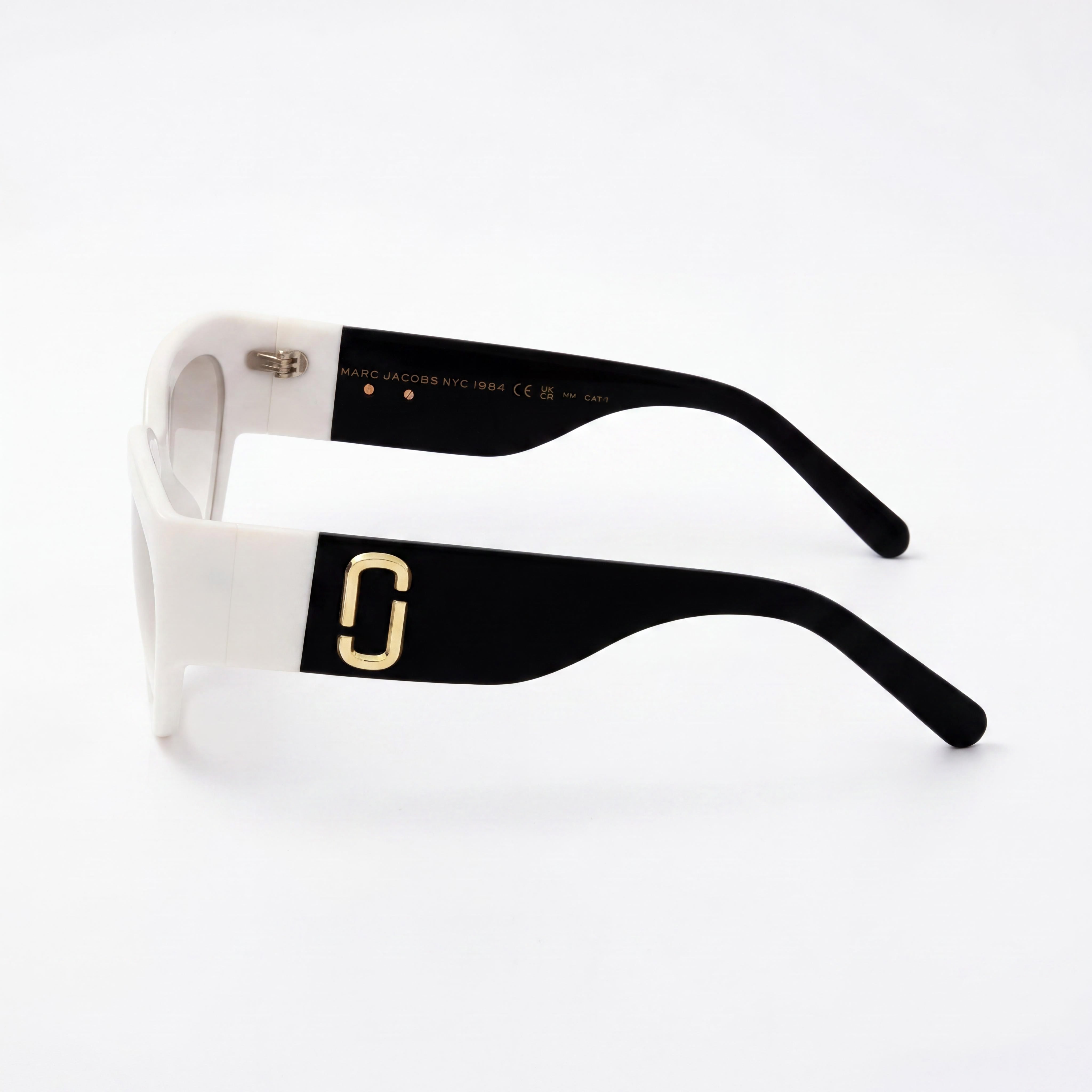 Marc Jacobs Modern Women's White Black Plastic Frame UV Protected Non-Polarized Sunglasses Lens Width 57mm, Photo 3