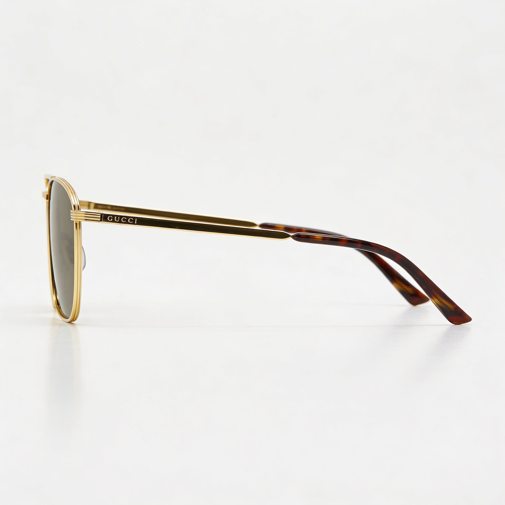 Gucci Modern Unisex Sunglasses, Black Frame with Black Lenses, Bridge Width 18mm, Temple Length 145mm, Photo 3