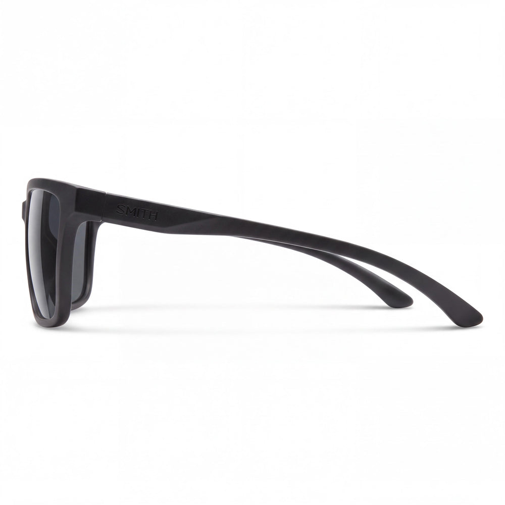 Gafas SMITH Shoutout CORE 003/M9 Unisex con montura ecológica Matte Black, lentes grises, protección UV, 52 mm