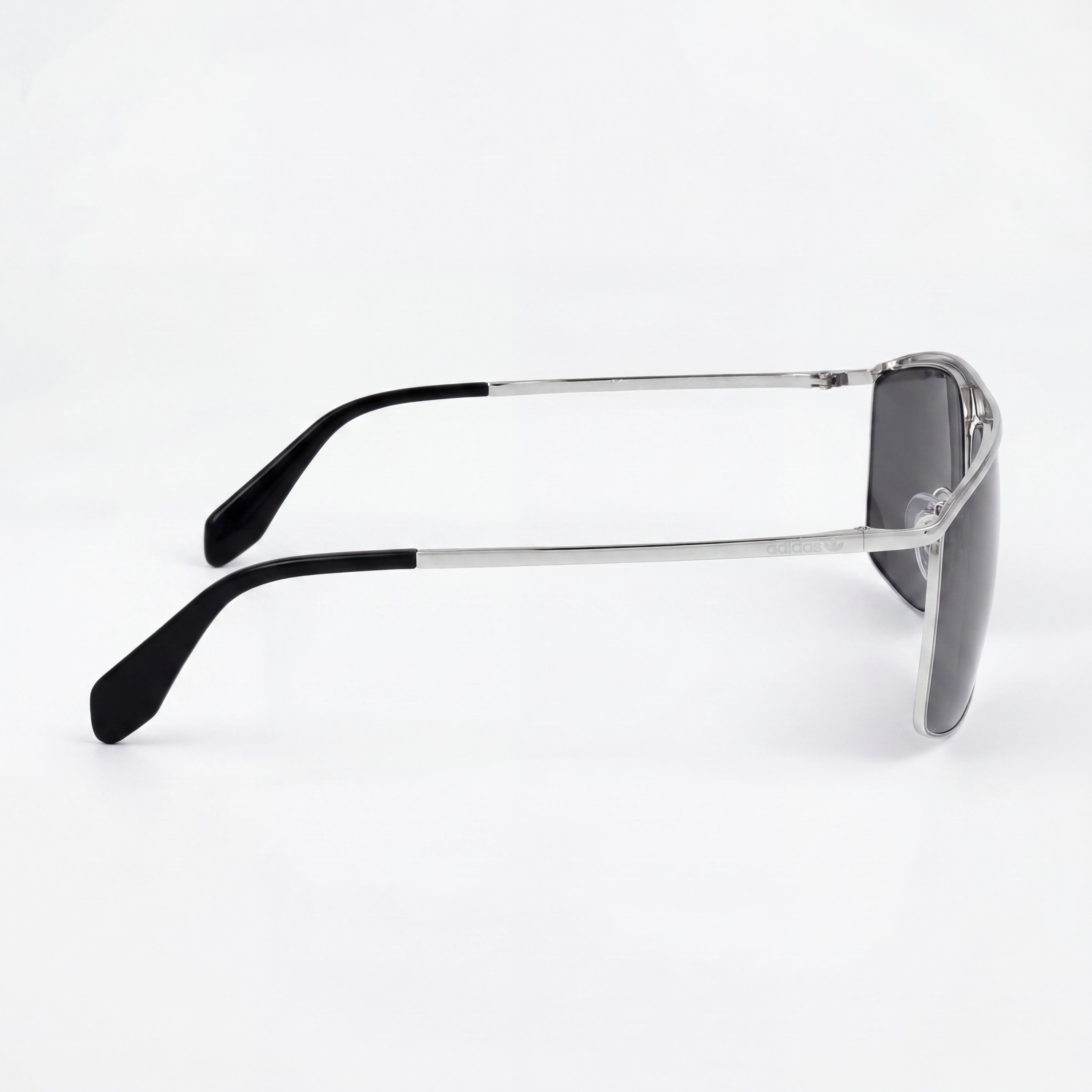 adidas Classic Men's multicolor Polycarbonate Lens UV Protection Sunglasses, 140mm Temple Length, Photo 3