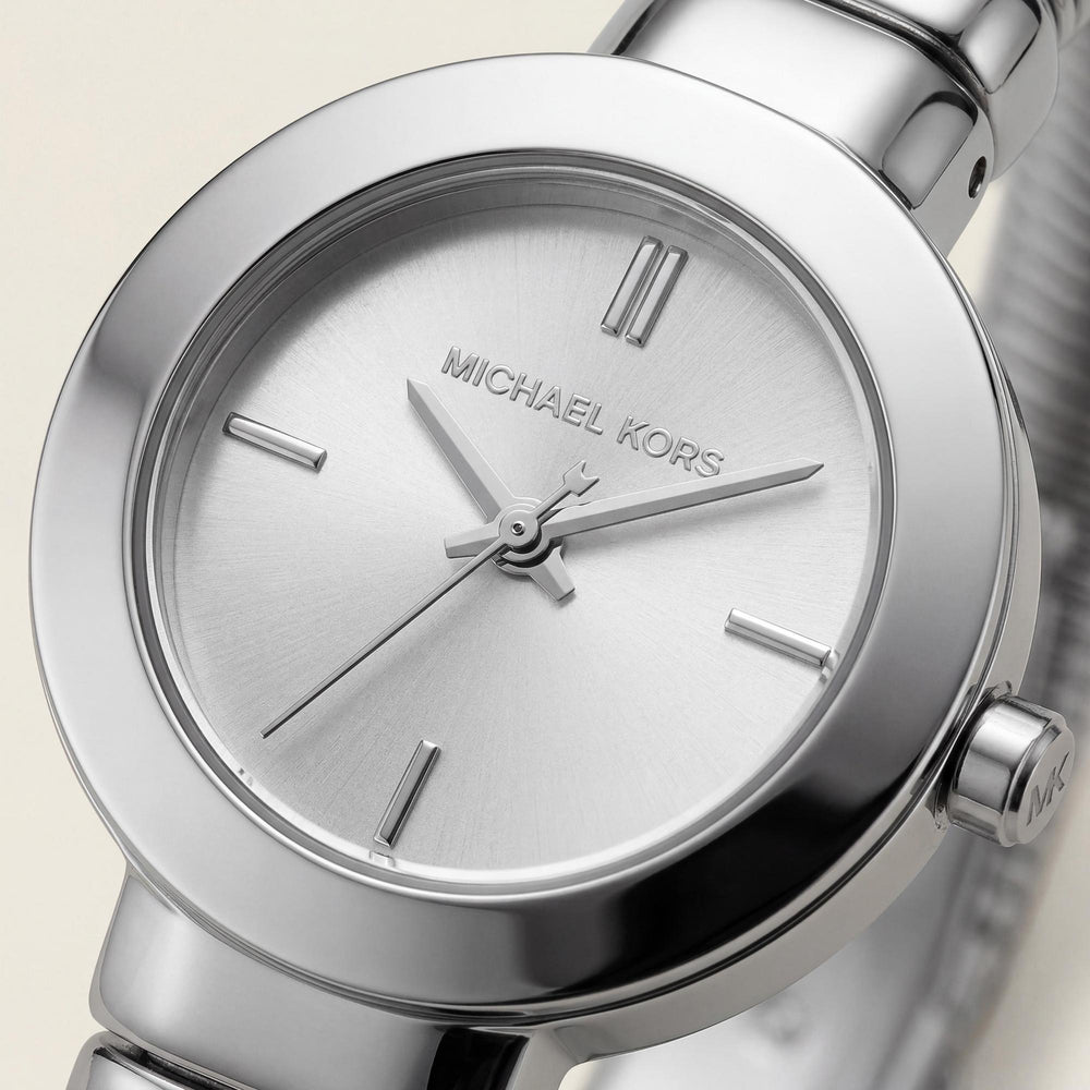 Reloj clásico Michael Kors Gramercy para mujer, de acero inoxidable plateado, de cuarzo, de 21 mm y resistente al agua.