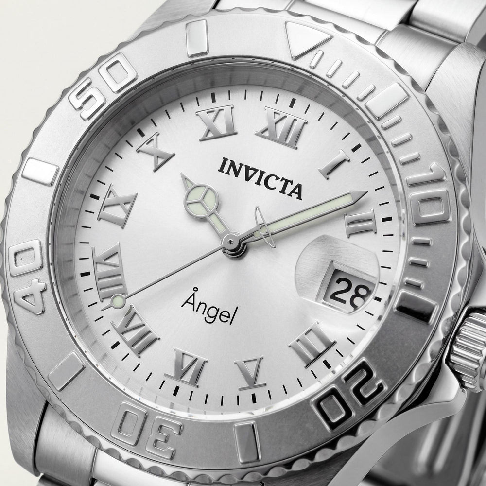 Reloj Invicta para mujer, de acero inoxidable, esfera plateada, cuarzo, resistente al agua hasta 20 bares, con brillantina en la oscuridad y marcas en el bisel.