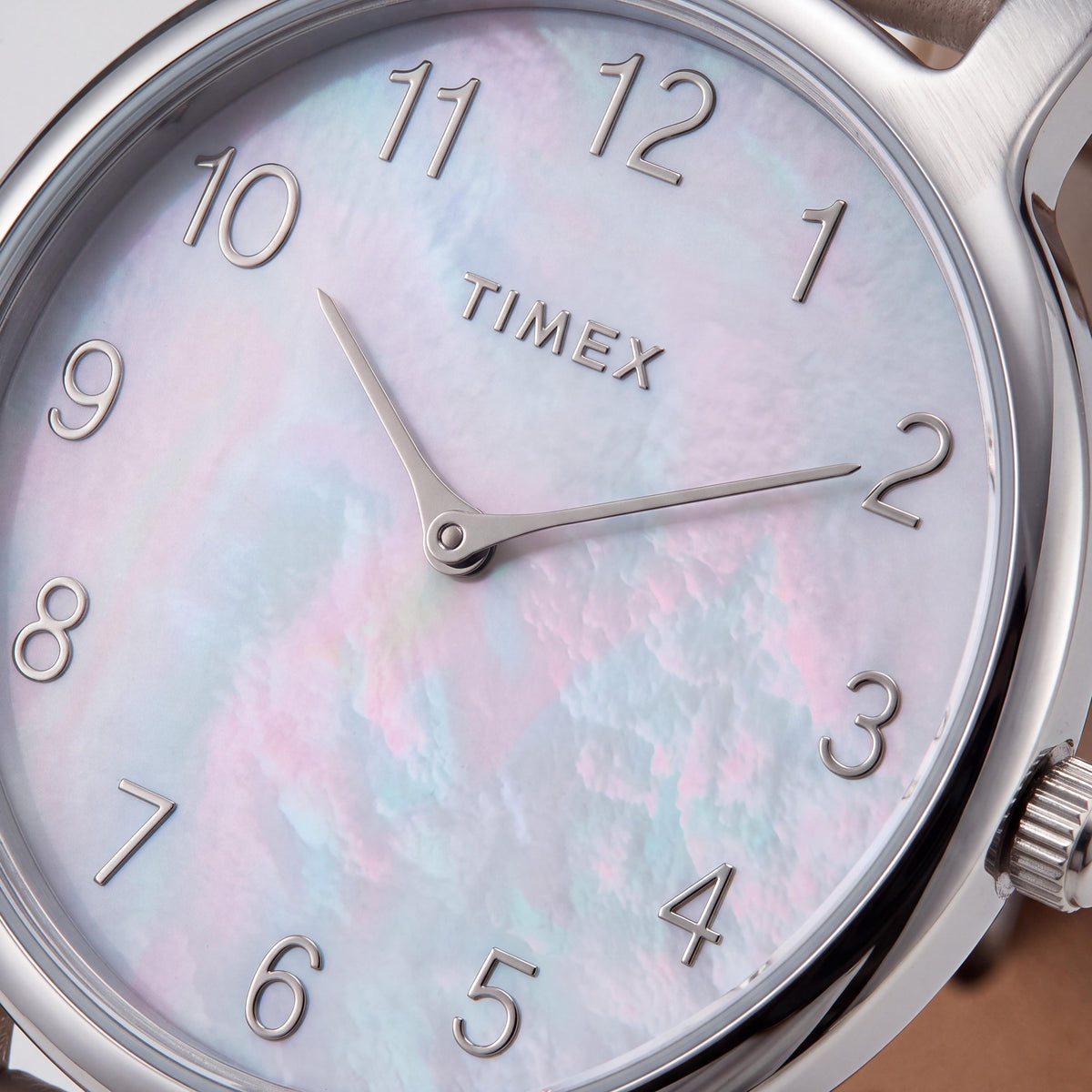 Reloj de vestir para mujer Timex TW2T35900, que presenta un marco rosa, una correa para usar y una pantalla integrada, Photo 2