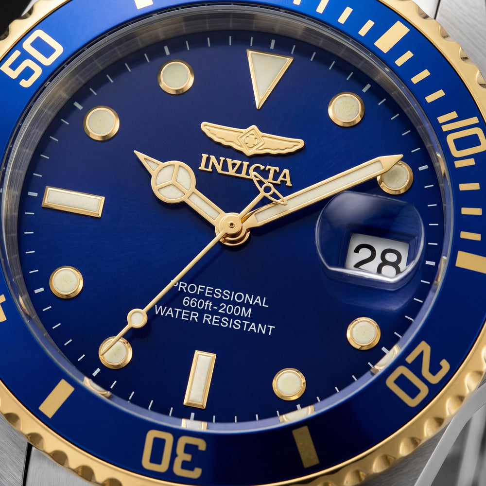 Invicta 33268 Reloj de buceo para hombre con movimiento de cuarzo, caja de 42 mm, acero inoxidable bicolor dorado, esfera azul, resistencia al agua de 200 m