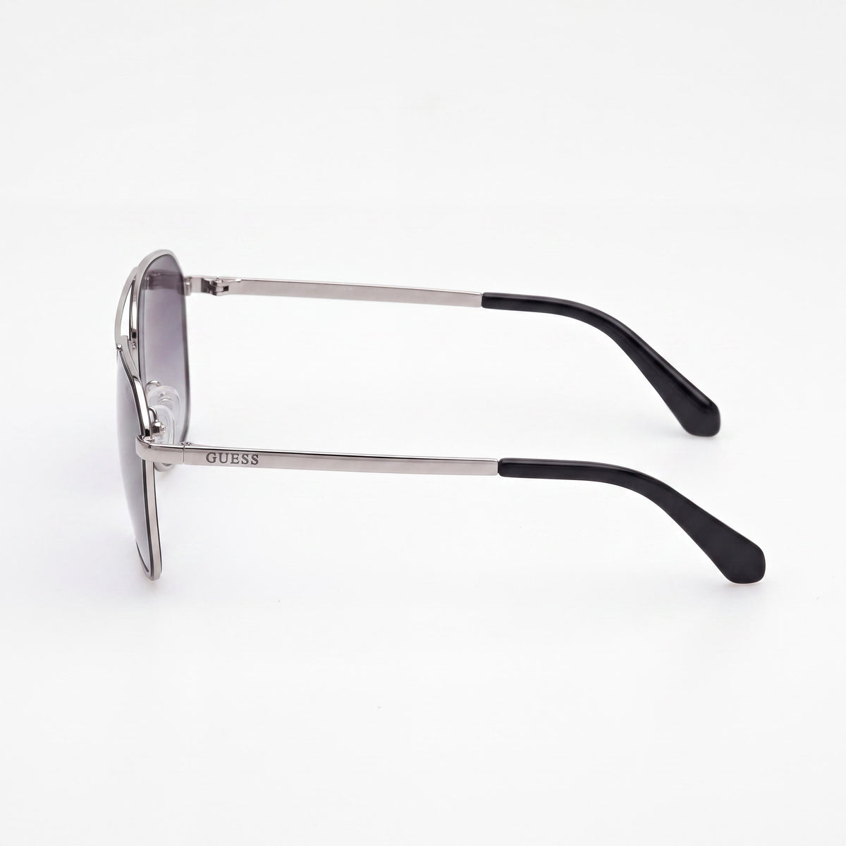 Gafas de sol de metal GUESS para hombre, montura de plástico negra, lentes polarizadas con degradado de humo, ancho de lente 56 mm, Photo 3