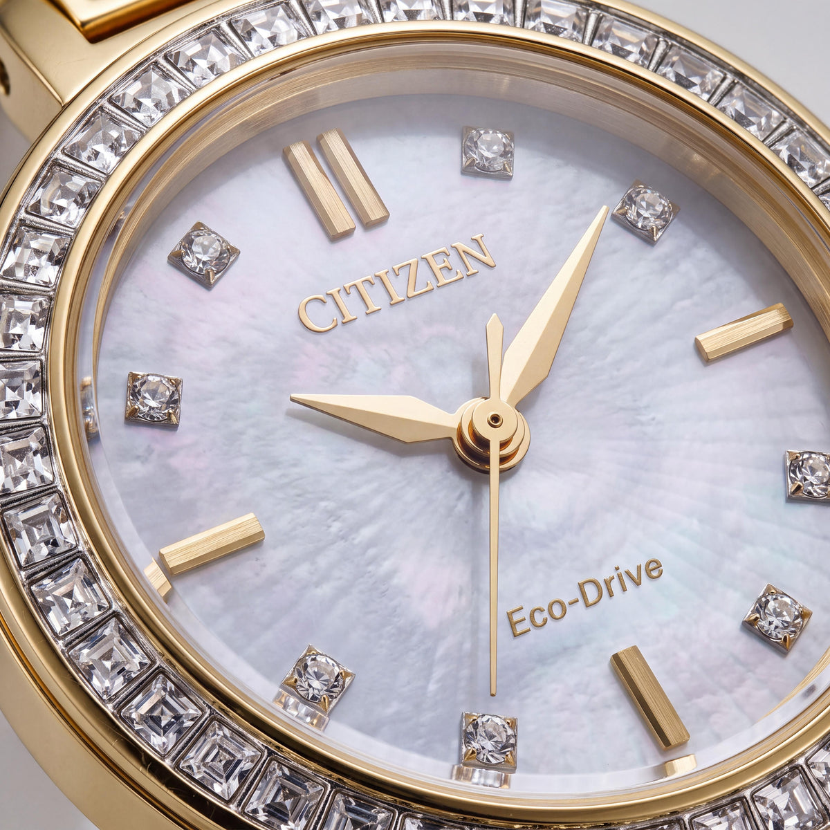Reloj Citizen Modern Eco-Drive de acero inoxidable en tono dorado con esfera de nácar, resistente al agua, unisex, 25 mm, Photo 2