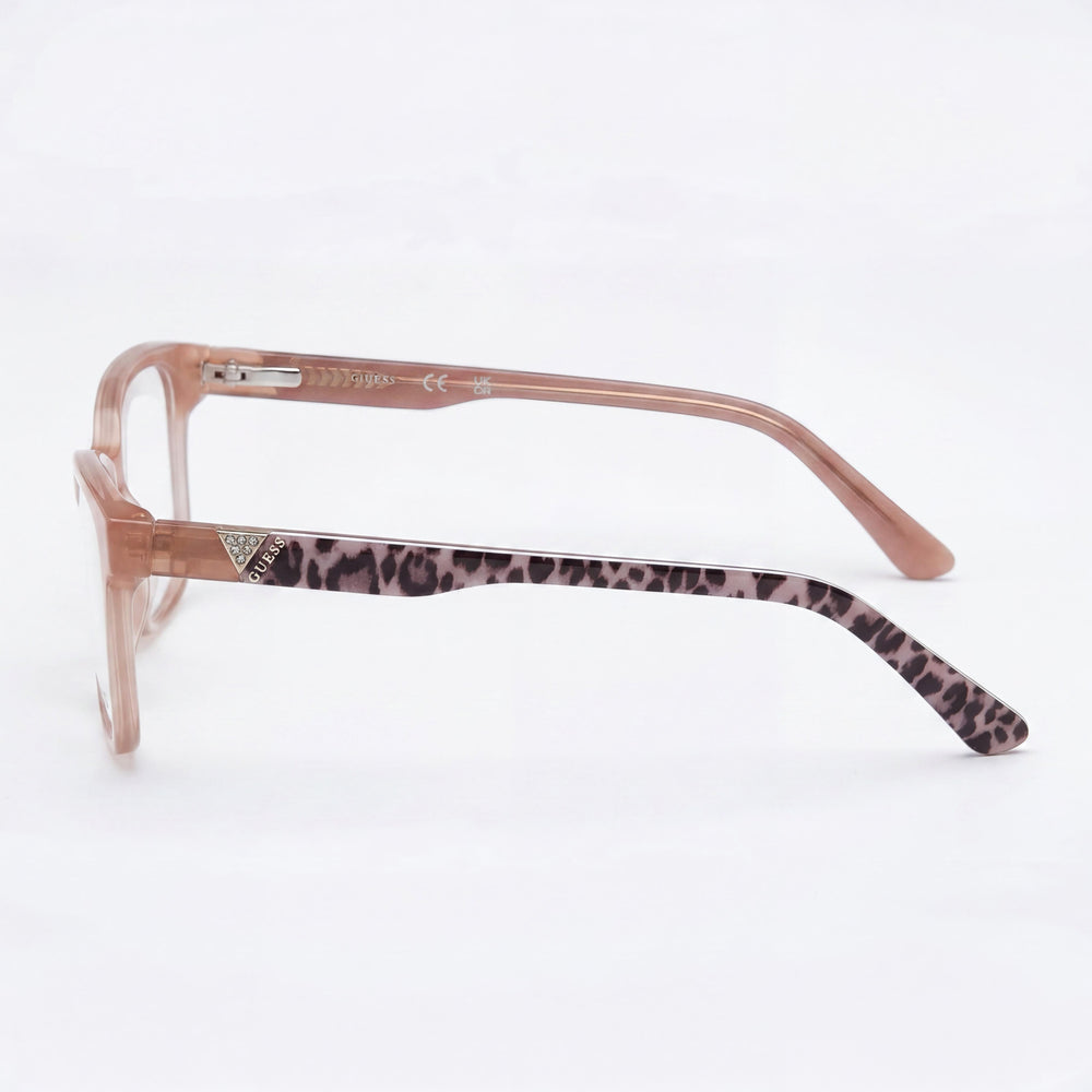 Gafas de sol casuales GUESS para mujer con marco de plástico beige brillante y un ancho de lente de 52 mm.