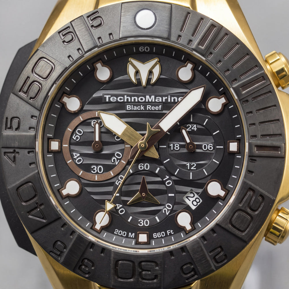 Reloj de cuarzo cronógrafo para hombre TechnoMarine Reef TM-523012 con caja de acero inoxidable negra y dorada y correa de silicona de 45 mm