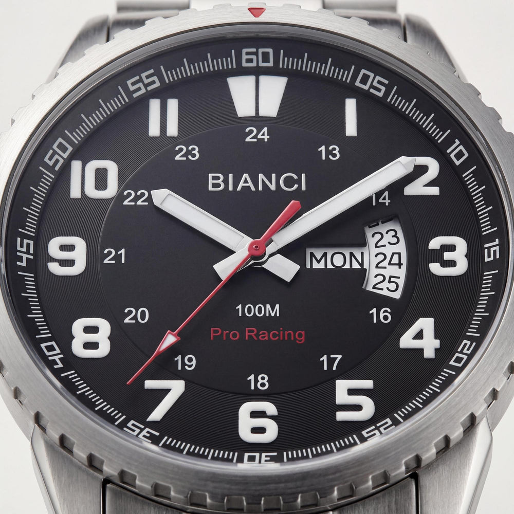 Reloj Roberto Bianci para hombre con pulsera de acero inoxidable plateado, esfera negra y fecha.