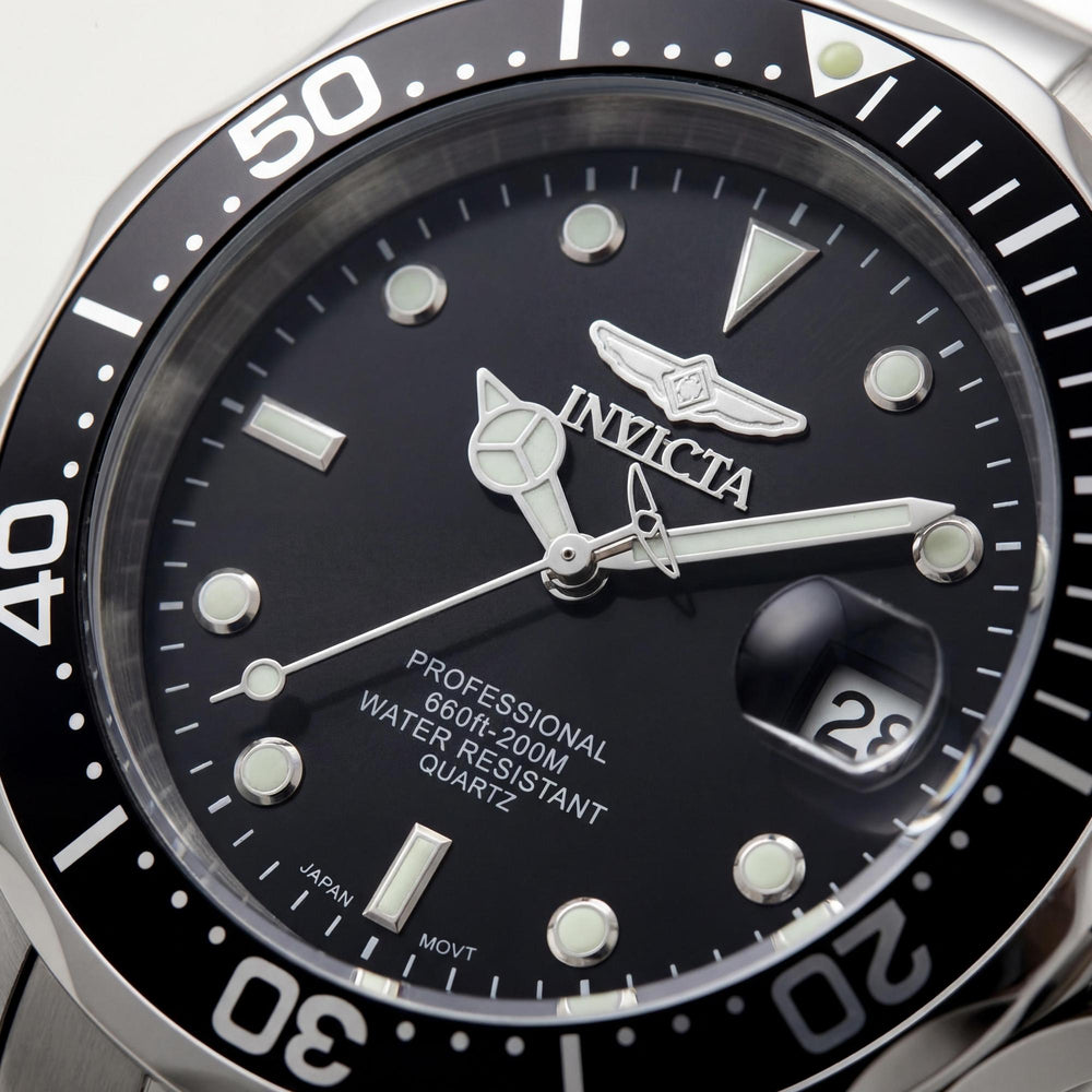 Reloj Invicta de cuarzo plateado y negro para mujer, 37,5 mm, brilla en la oscuridad, resistente al agua hasta 200 m.
