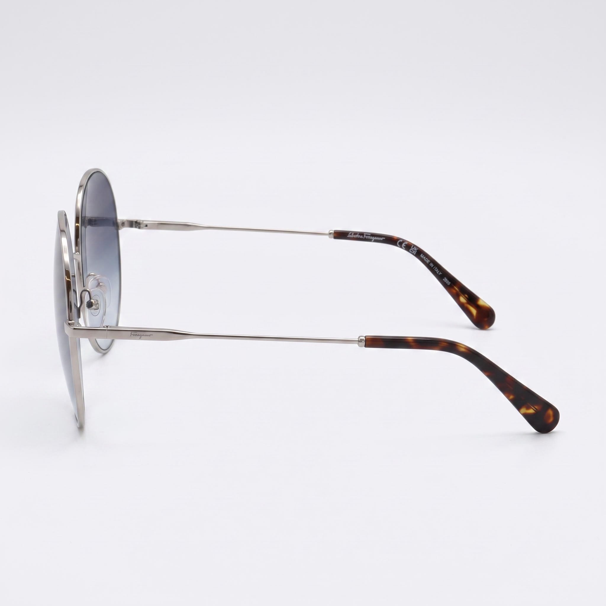 Gafas de sol Salvatore Ferragamo clásicas para mujer, con montura de metal plateado, micas de 60 mm con degradado de humo, protección UV, no polarizadas, Photo 3