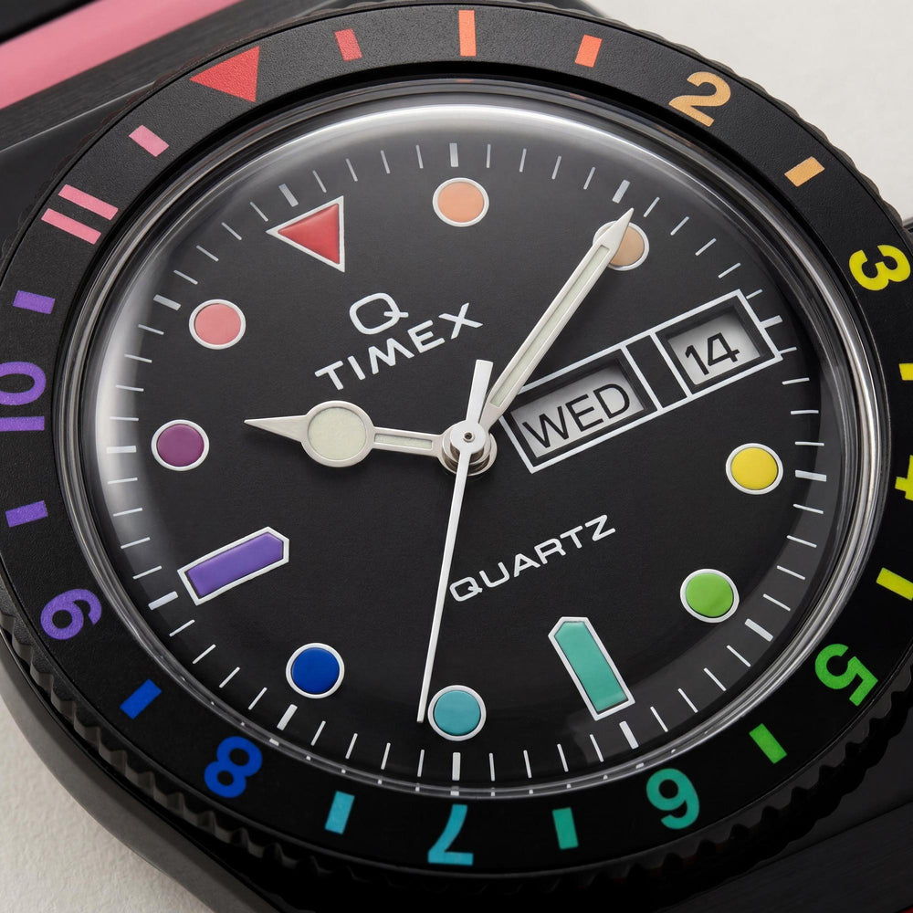 Reloj Timex Q Rainbow de 36 mm para mujer, de acero inoxidable negro, de cuarzo, con cristal mineral, resistente al agua hasta 50 m y correa extensible.
