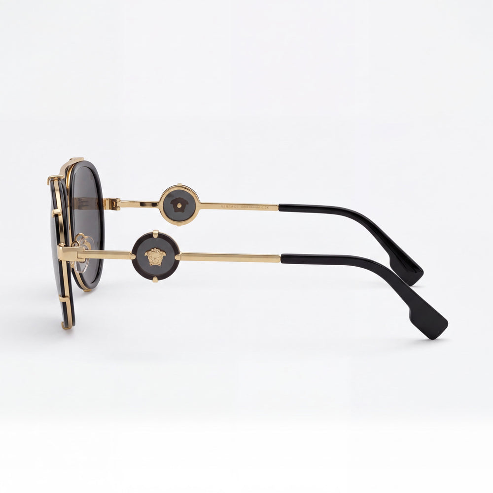 Gafas de sol Versace VE 2232 Vintage ICON para mujer, estilo piloto rectangular, montura de plástico negra y lentes gris oscuro, 61 mm