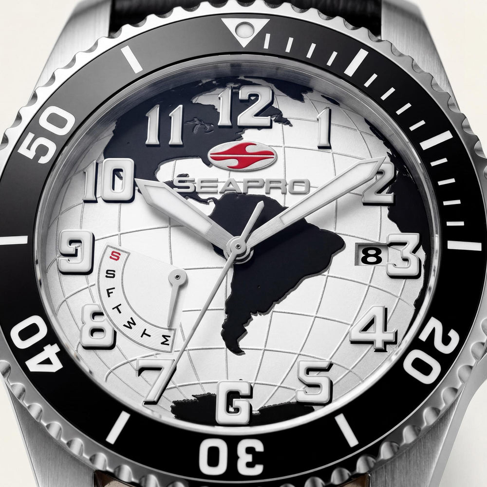Reloj Seapro para hombre con movimiento de cuarzo, esfera blanca, caja de acero inoxidable y correa de piel, resistente al agua.