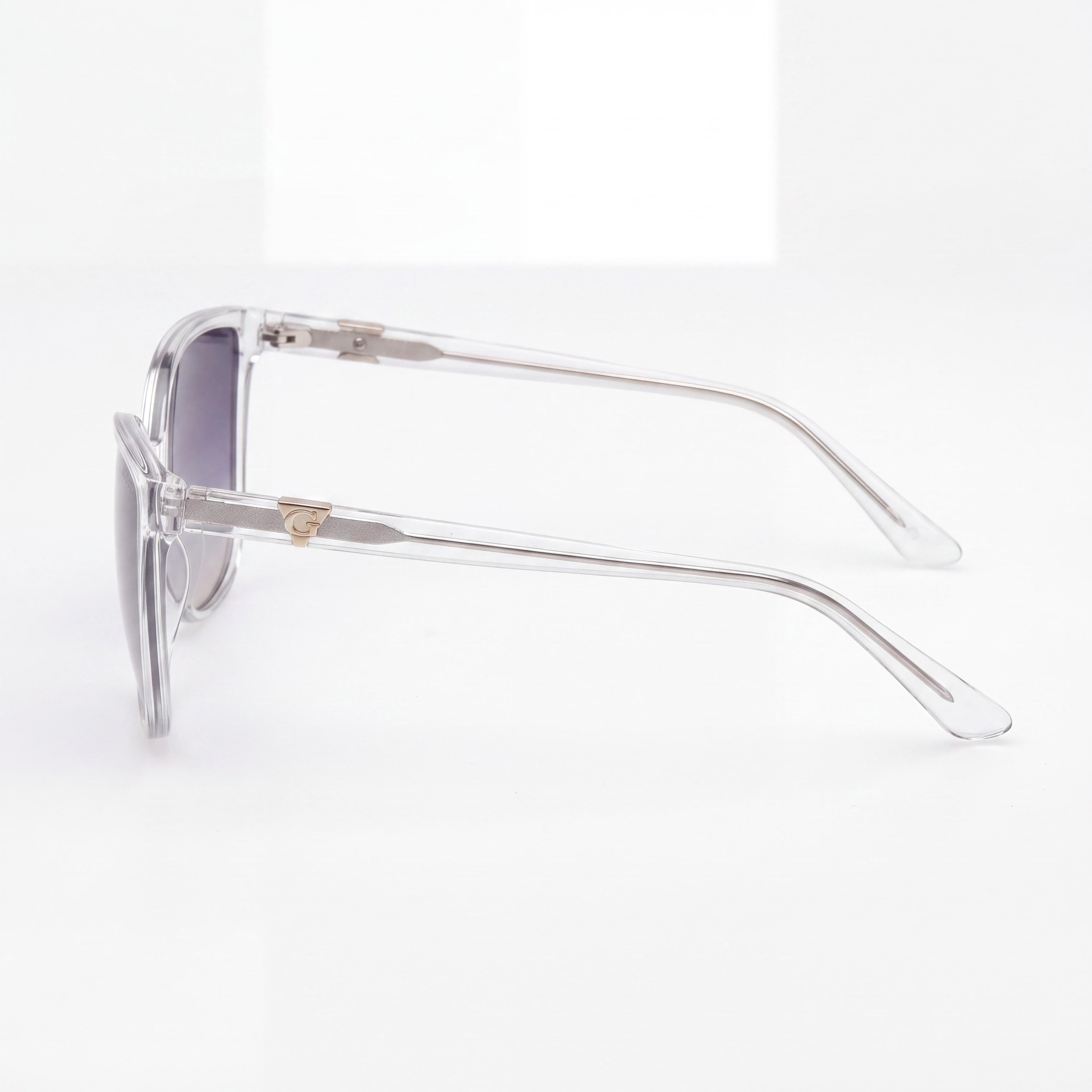 GUESS Women's Injected Sun Glasses Crystal Gradient Smoke Frame Gradient Smoke Grey Polarized UV Protection 60mm, Photo 3