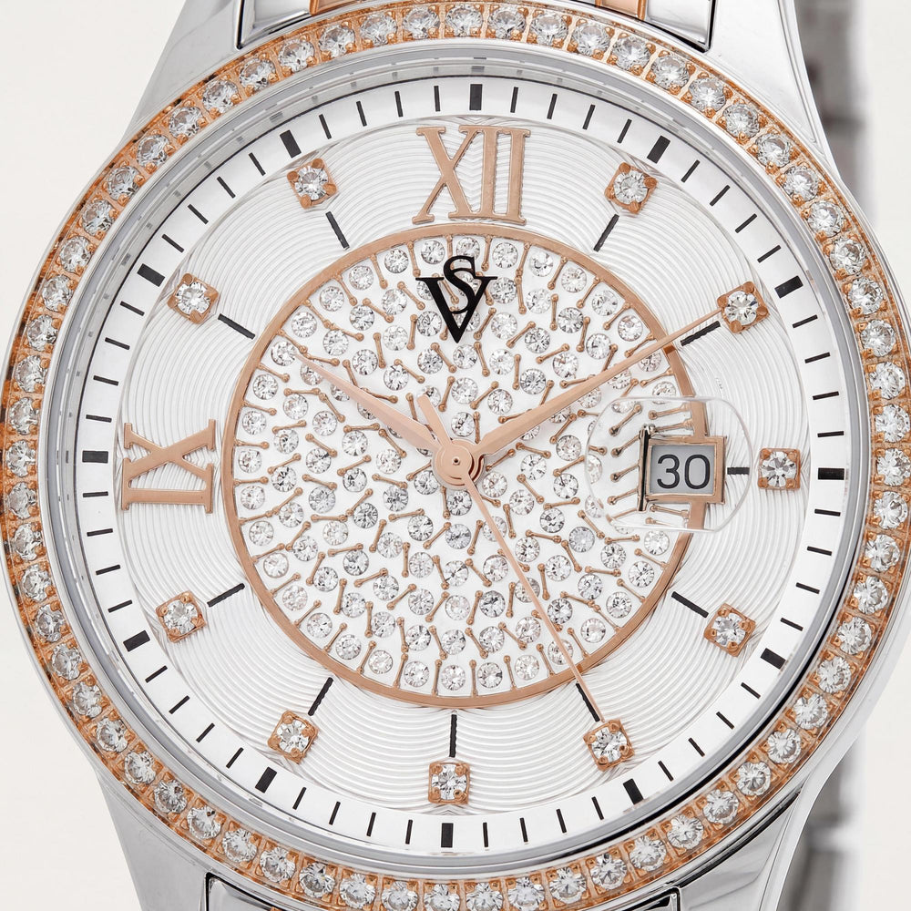 Reloj de cuarzo Christian Van Sant para mujer con esfera blanca, caja y pulsera de acero inoxidable