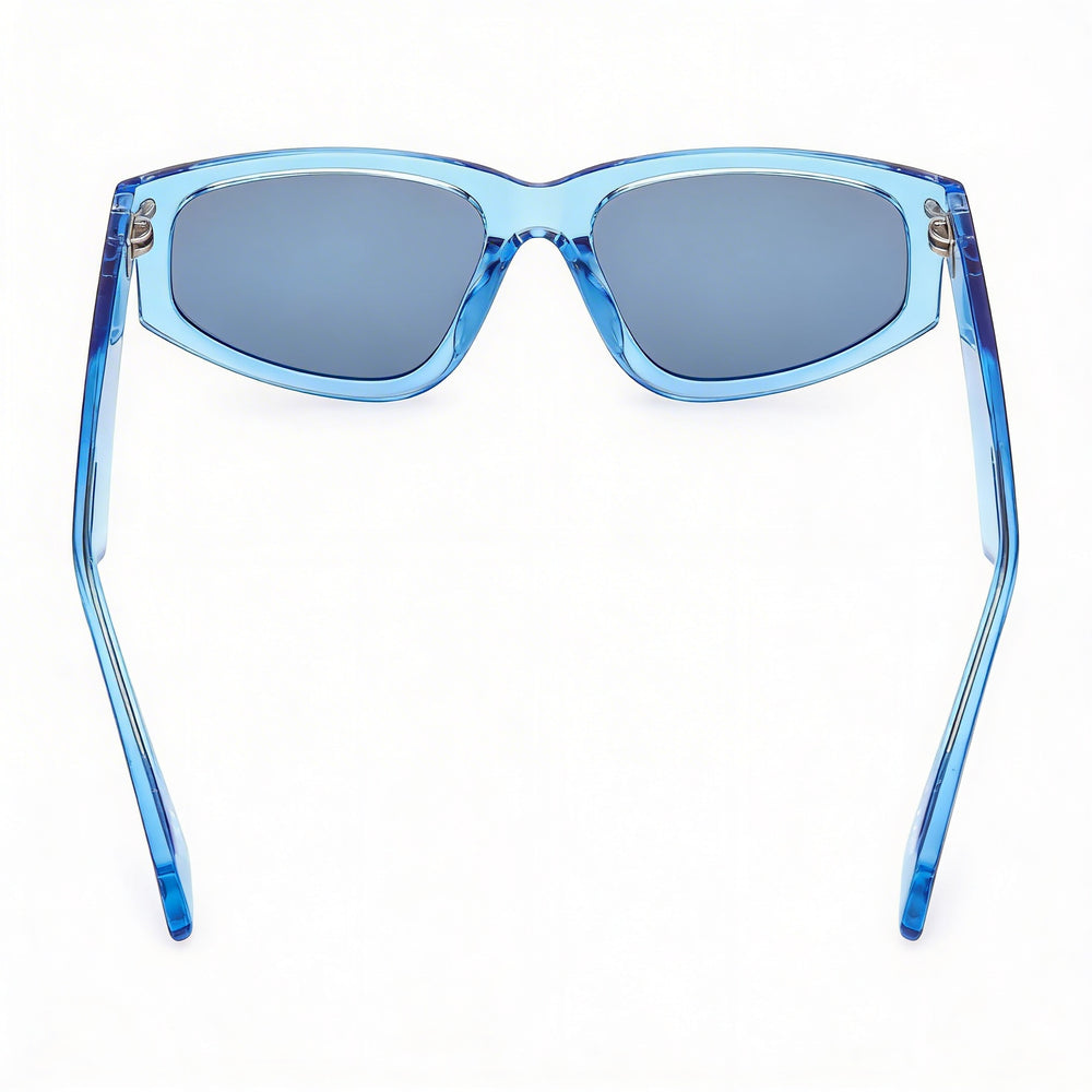 Gafas de sol Adidas Originals OR0107 para mujer con montura azul brillante y lentes azules. Ancho de lente: 55 mm. Puente: 18 mm. Longitud de patilla: 135 mm.