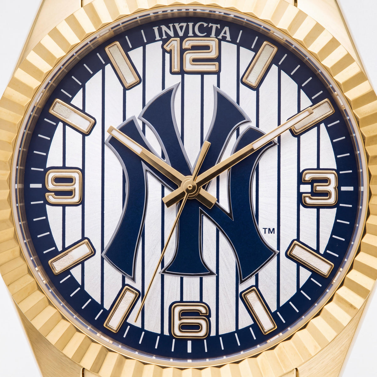 Invicta Specialty New York 49864 Reloj de cuarzo unisex con brazalete de acero inoxidable dorado y esfera plateada de 43 mm, Photo 2