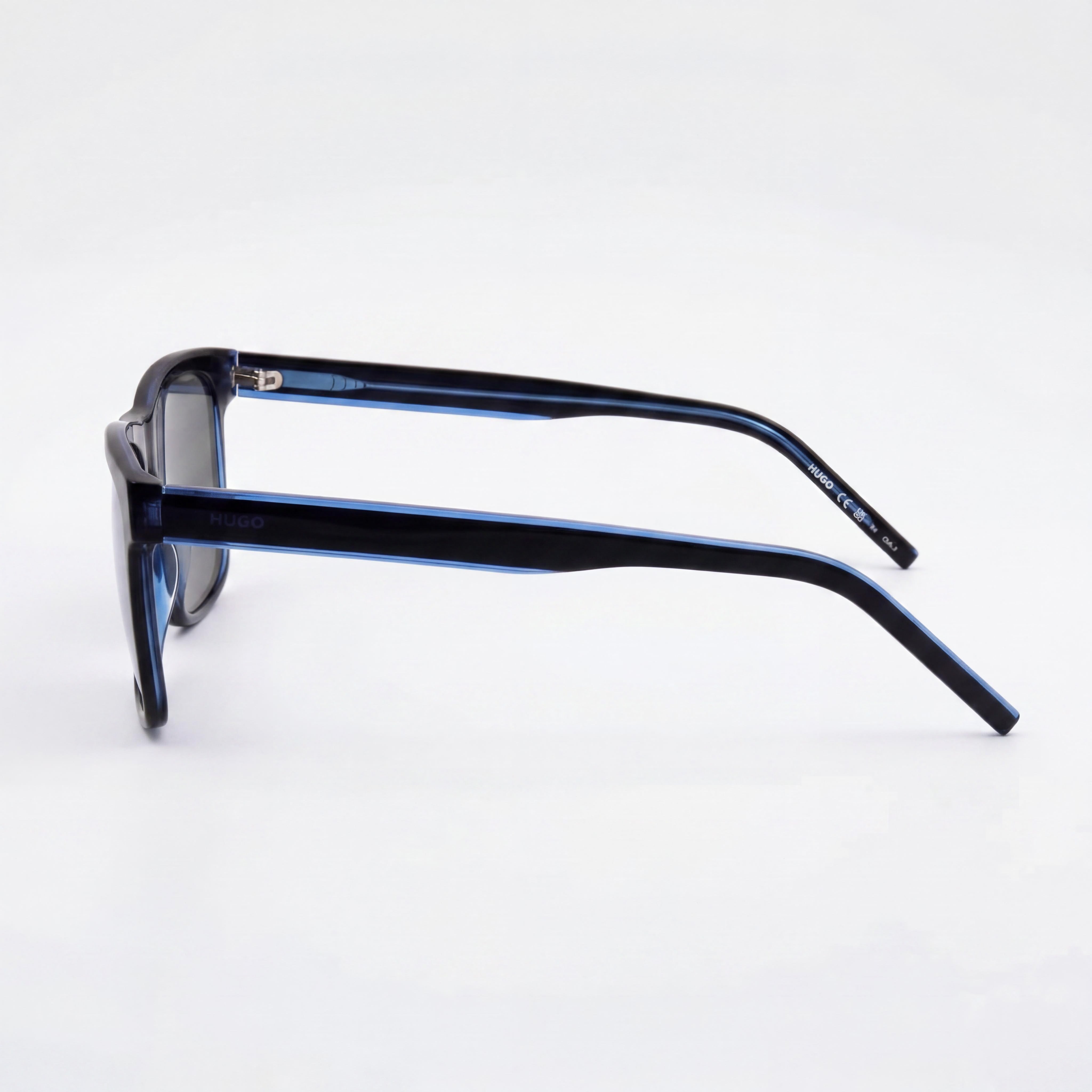 HUGO Casual Men's Acetate Black Frame Sunglasses with Black Polycarbonate Lenses, UV Protection, 56mm Lens Width, Photo 3