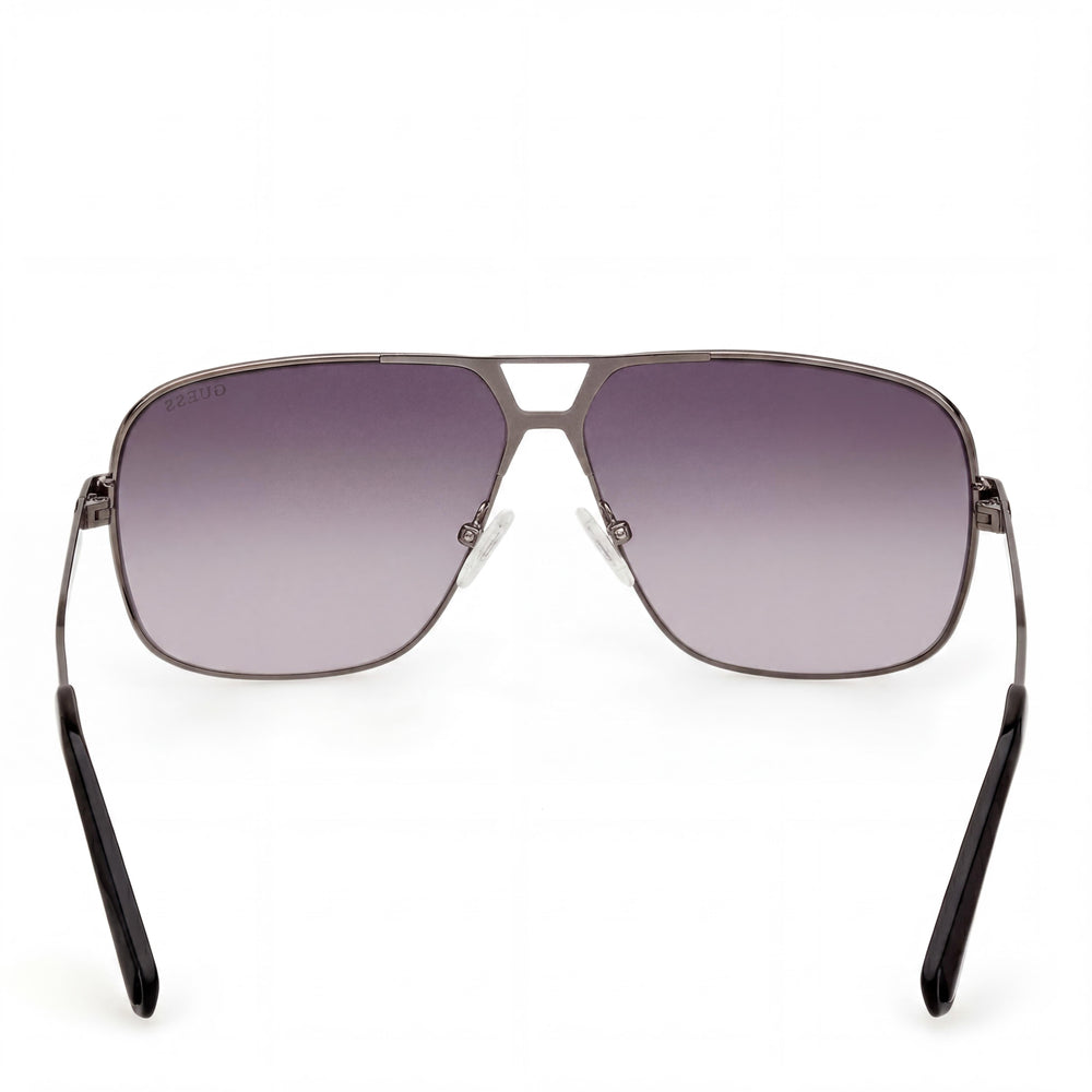Gafas de sol de aviador GUESS para mujer, montura de metal brillante color plomo, lentes degradadas color humo, ancho de lente 61 mm