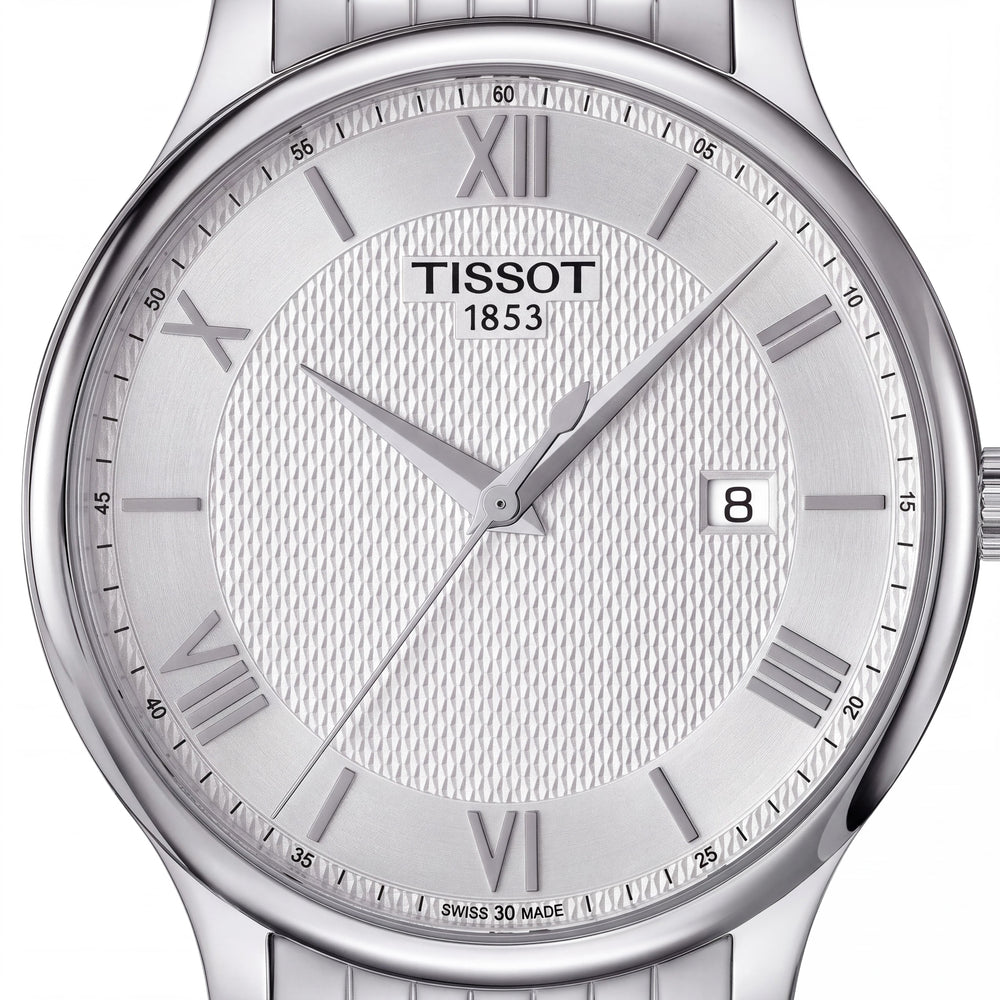 Reloj Tissot Tradition T0636101103800 para hombre, de cuarzo con brazalete de acero inoxidable plateado y esfera con números romanos, 42 mm