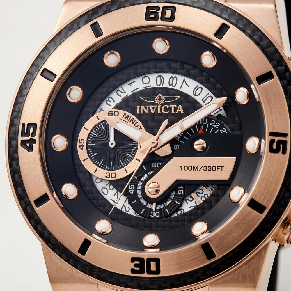 Reloj de cuarzo Invicta Chronograph para hombre, caja de 51 mm, esfera negra, detalles en oro rosa, correa de silicona, resistencia al agua de 100 m.