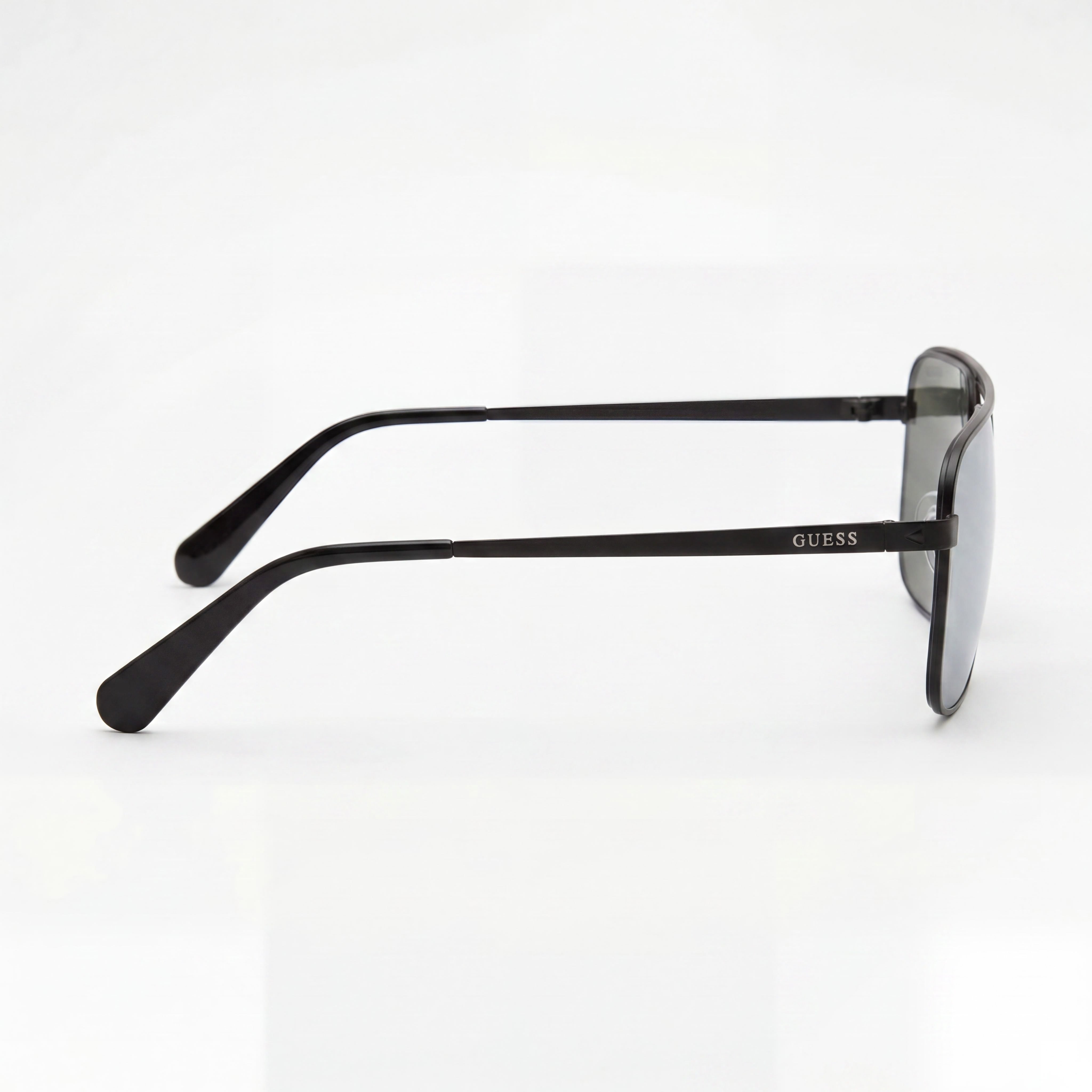 Gafas de sol GUESS clásicas de metal para hombre con protección UV, negro mate con lentes degradadas grises de 58 mm, Photo 3