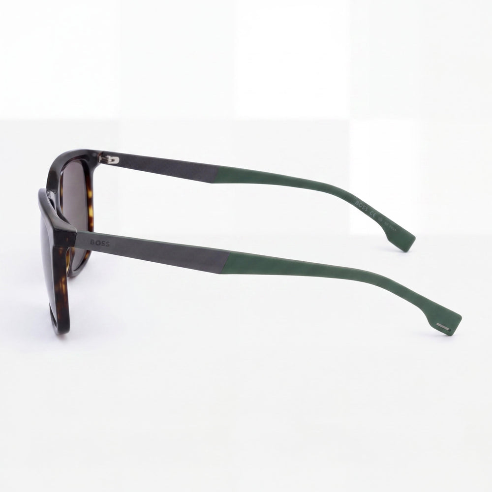 Gafas de sol Hugo Boss Tech & Innovation para hombre, de fibra de carbono, rectangulares, color verde habano y gris, antirreflejos, de 57 mm
