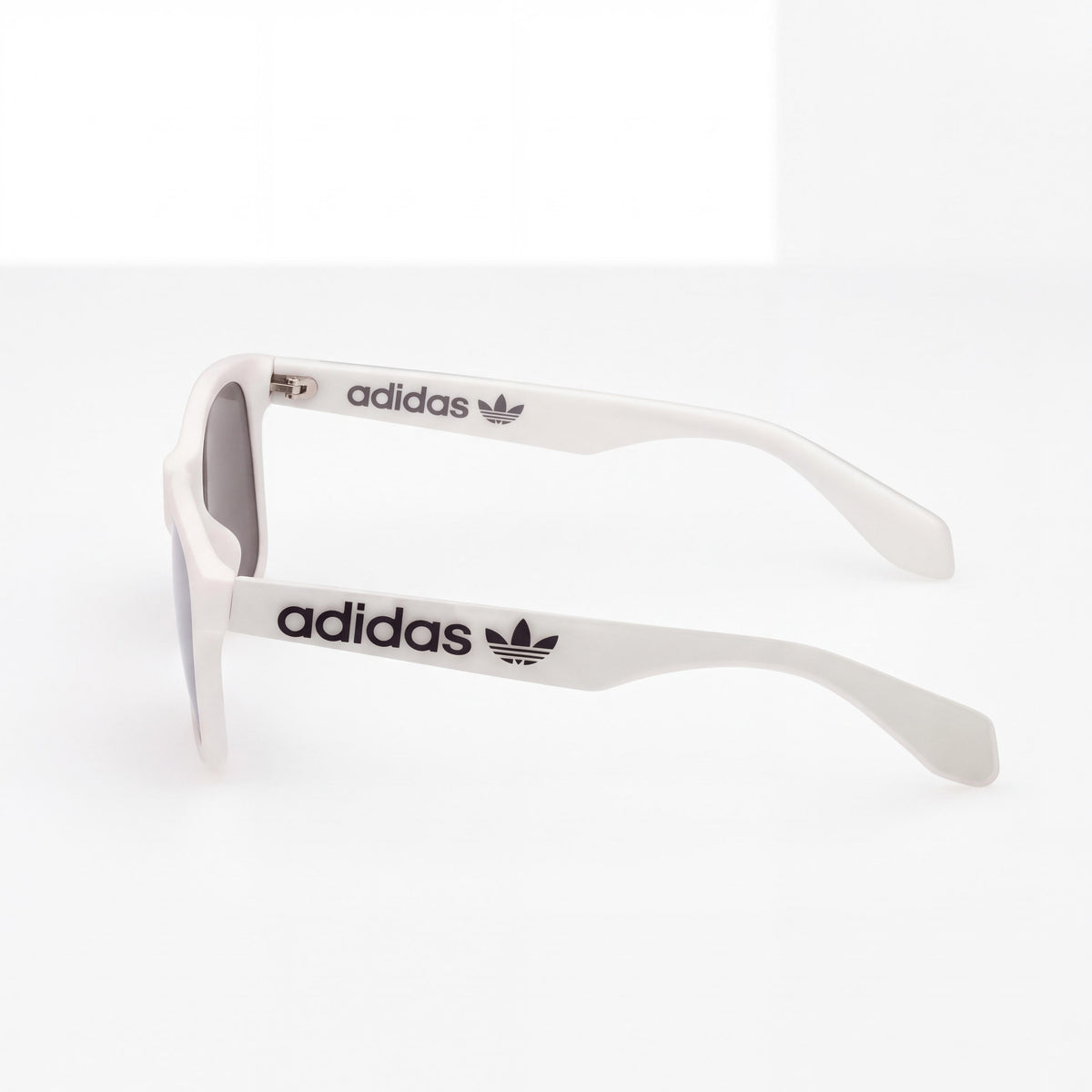 Gafas de sol adidas Originals Modern unisex con montura metálica en color blanco humo y lentes de espejo gris oscuro, protección UV, 54 mm, Photo 3