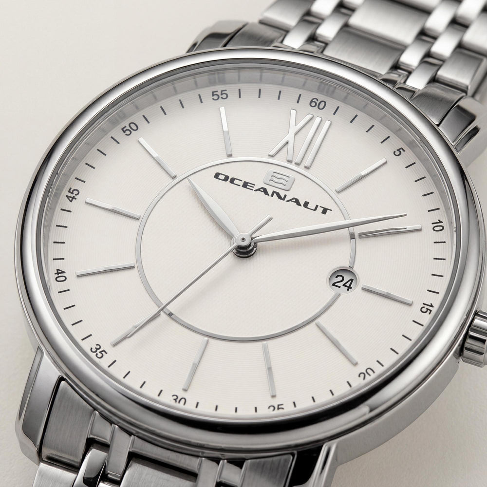 Reloj Oceanaut para hombre, resistente al agua, con caja y pulsera de acero inoxidable, esfera blanca, movimiento de cuarzo y mineral resistente a arañazos.