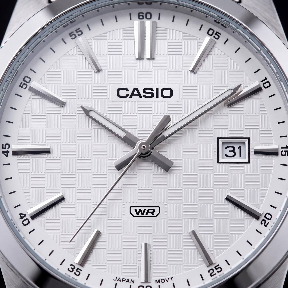 Casio MTP-VD02B-1EUDF Unisex Stainless Steel Glow In The Dark Quartz Watch 41mm Silver White Splash Resistant, Photo 2