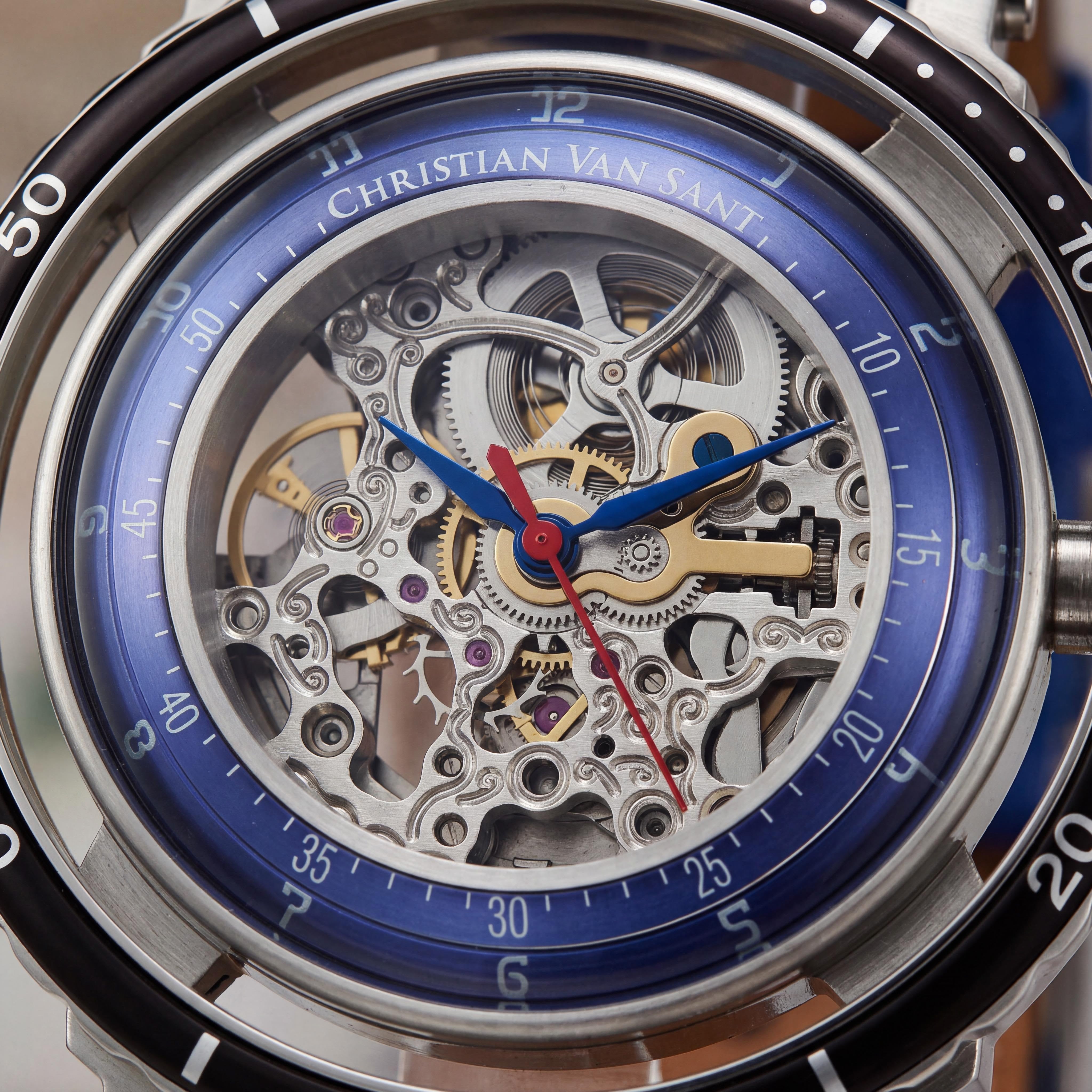 Reloj de hombre Christian Van Sant de acero inoxidable dorado con esfera esqueleto automática y cristal burbuja, Photo 2