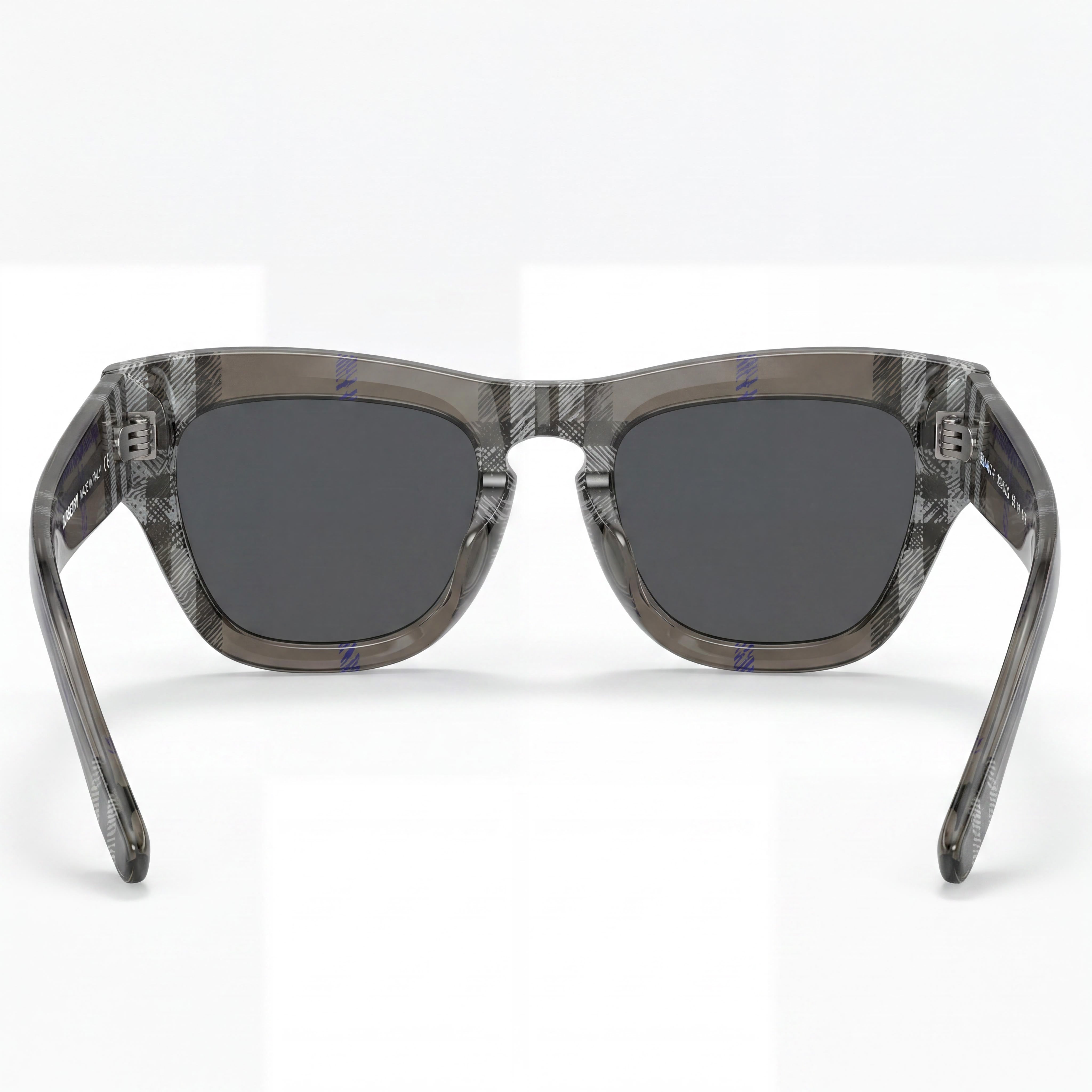 Gafas de sol unisex BURBERRY Classic con montura gris y lentes de policarbonato gris oscuro, ancho de lente de 51 mm, Photo 3