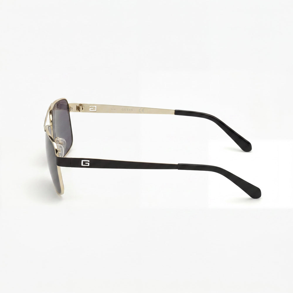 GUESS Gafas de sol contemporáneas para hombre, doradas brillantes, degradado oliva, metal, degradado marrón grisáceo espejado, 100 % UV, 58 mm