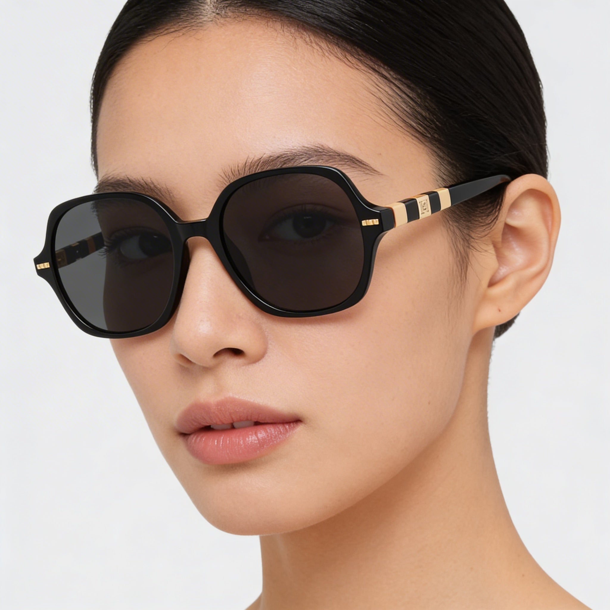 Gafas de sol clásicas Carolina Herrera para mujer, montura de plástico en negro, nude y gris, lentes en negro y nude, 82-92% de protección UV, 55 mm, Photo 5