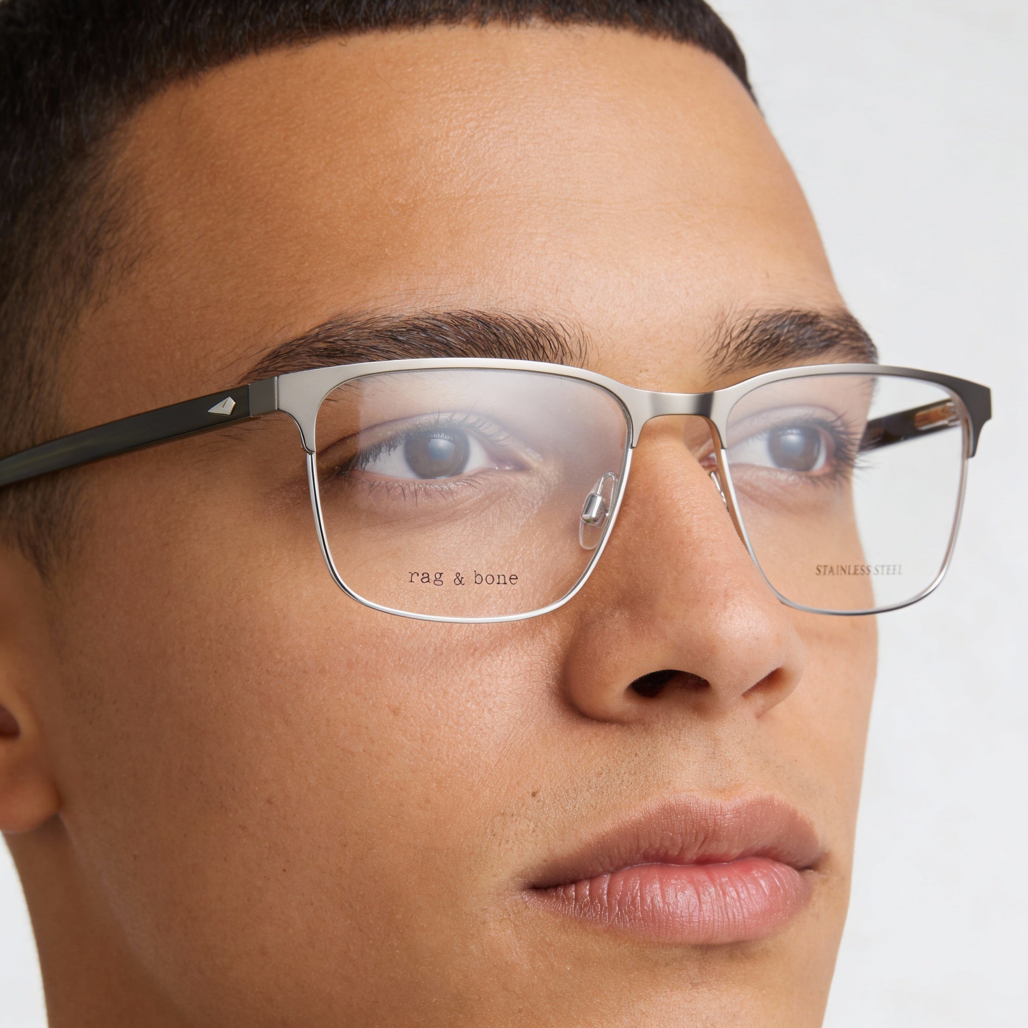 rag & bone Casual Men’s Sunglasses with Black Frame and Black Lenses, Size 54mm Lens, 17mm Bridge, 145mm Temple, Photo 3