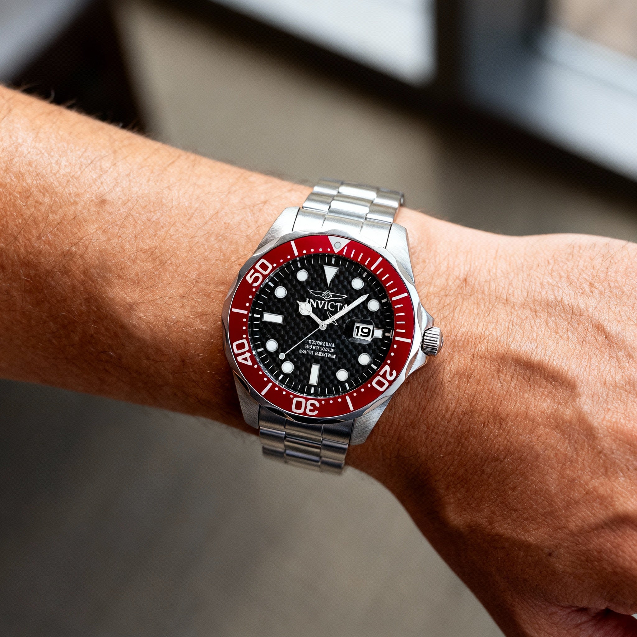 Invicta 12565 Unisex Black Stainless Steel Carbon Fiber Dial Luminous Quartz Bracelet Watch 47mm, Photo 4