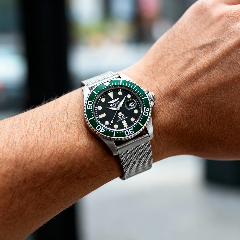 Reloj de cuarzo clásico unisex Invicta Pro Diver 48216, acero inoxidable, esfera dorada, resistencia al agua de 20 bar, correas adicionales, 42 mm