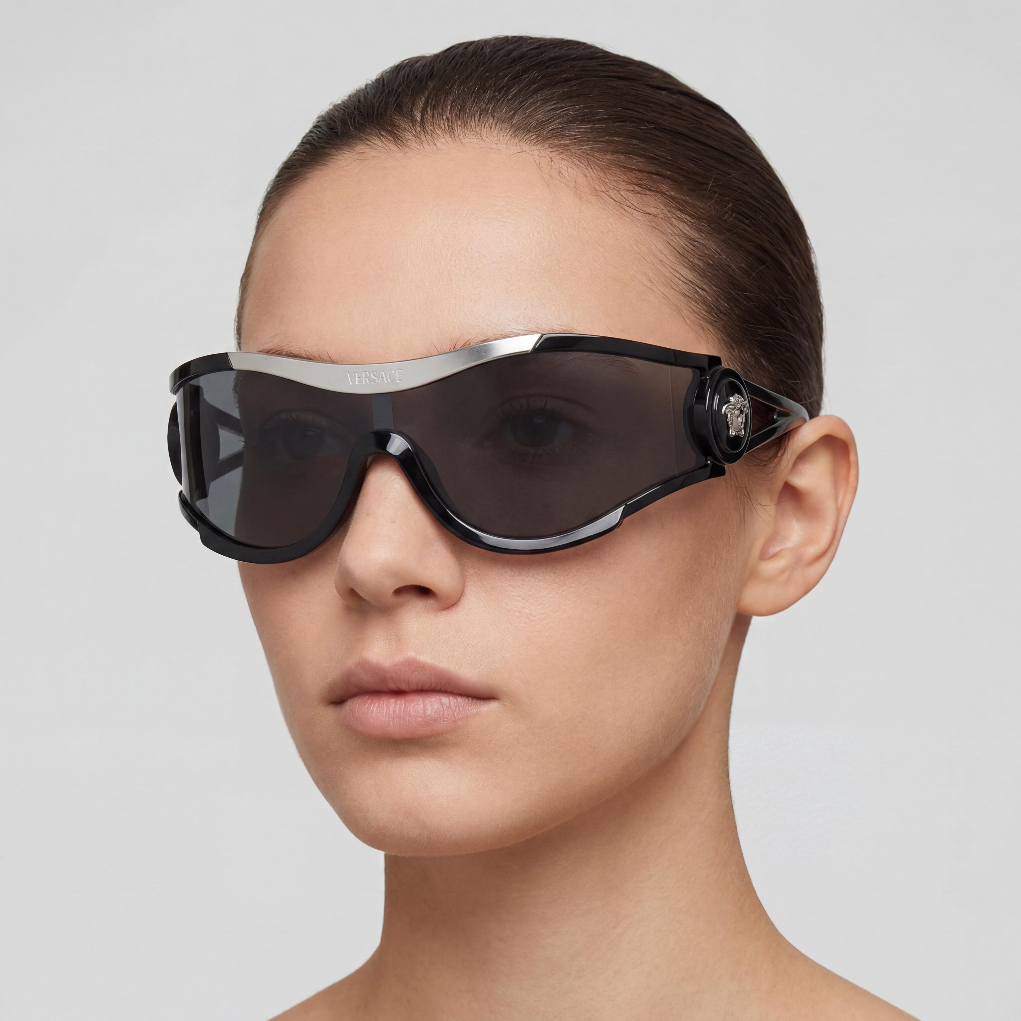 Gafas Versace Classic unisex de acetato negro con montura gris oscuro y lentes gris oscuro de 42 mm, Photo 5