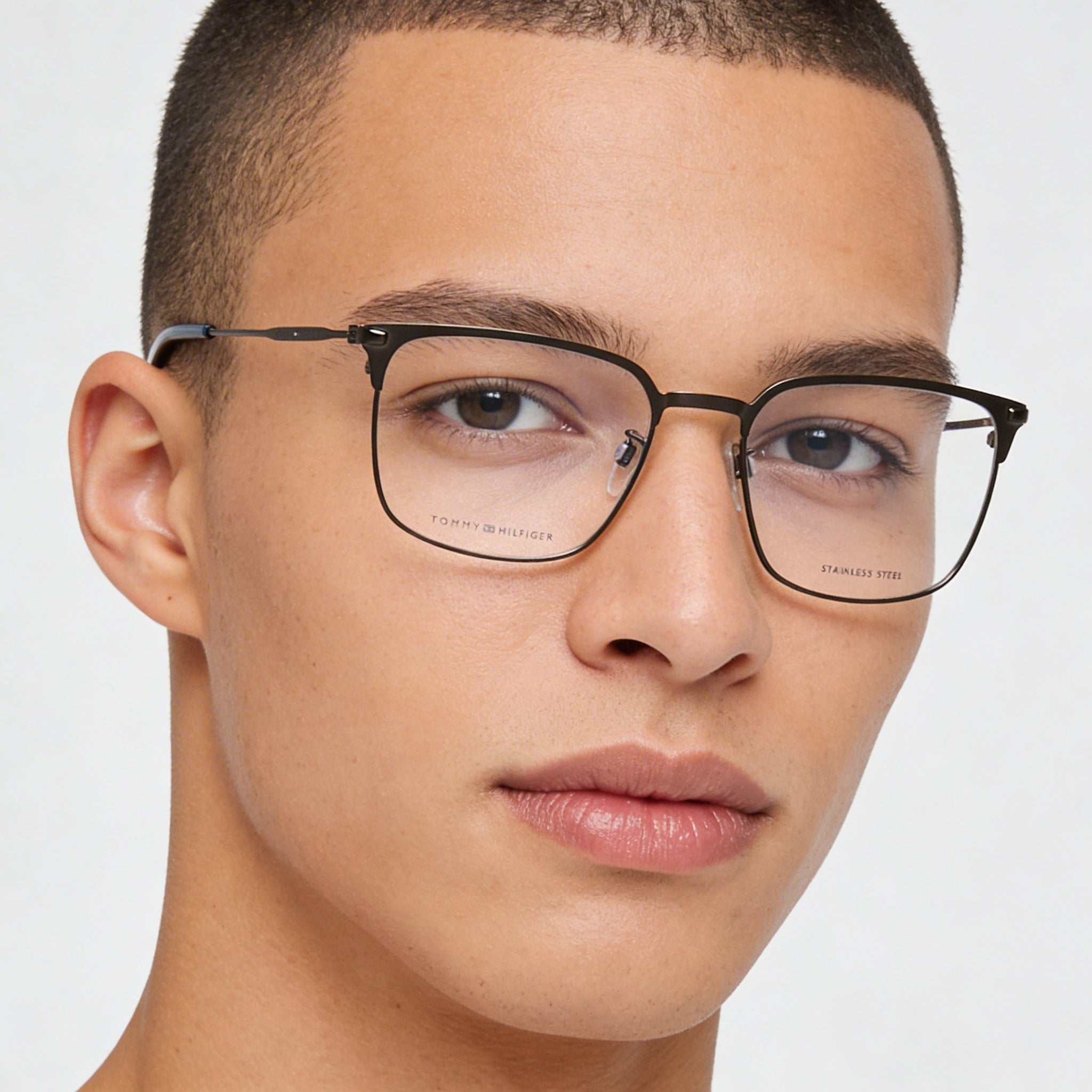 Tommy Hilfiger Modern Unisex - Montura de acero inoxidable negro rutenio mate con lentes de policarbonato de 54 mm, Photo 4