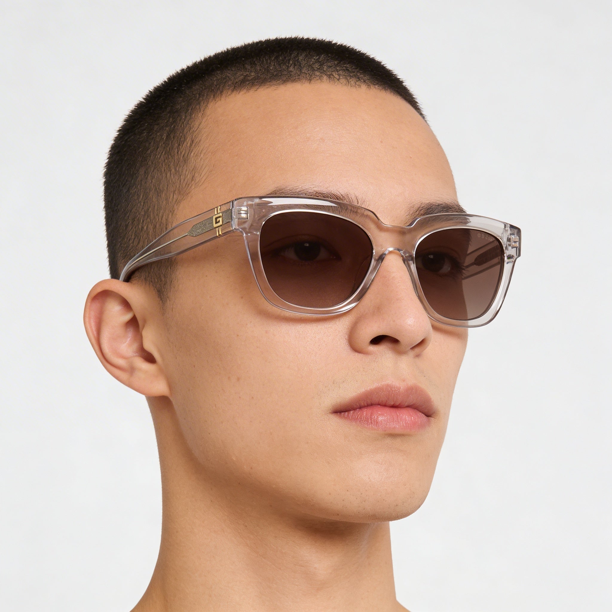 GUESS Gu00206 Unisex Crystal Injected Frame Sunglasses with Gradient Brown UV Polycarbonate Lenses 53-19-145, Photo 4
