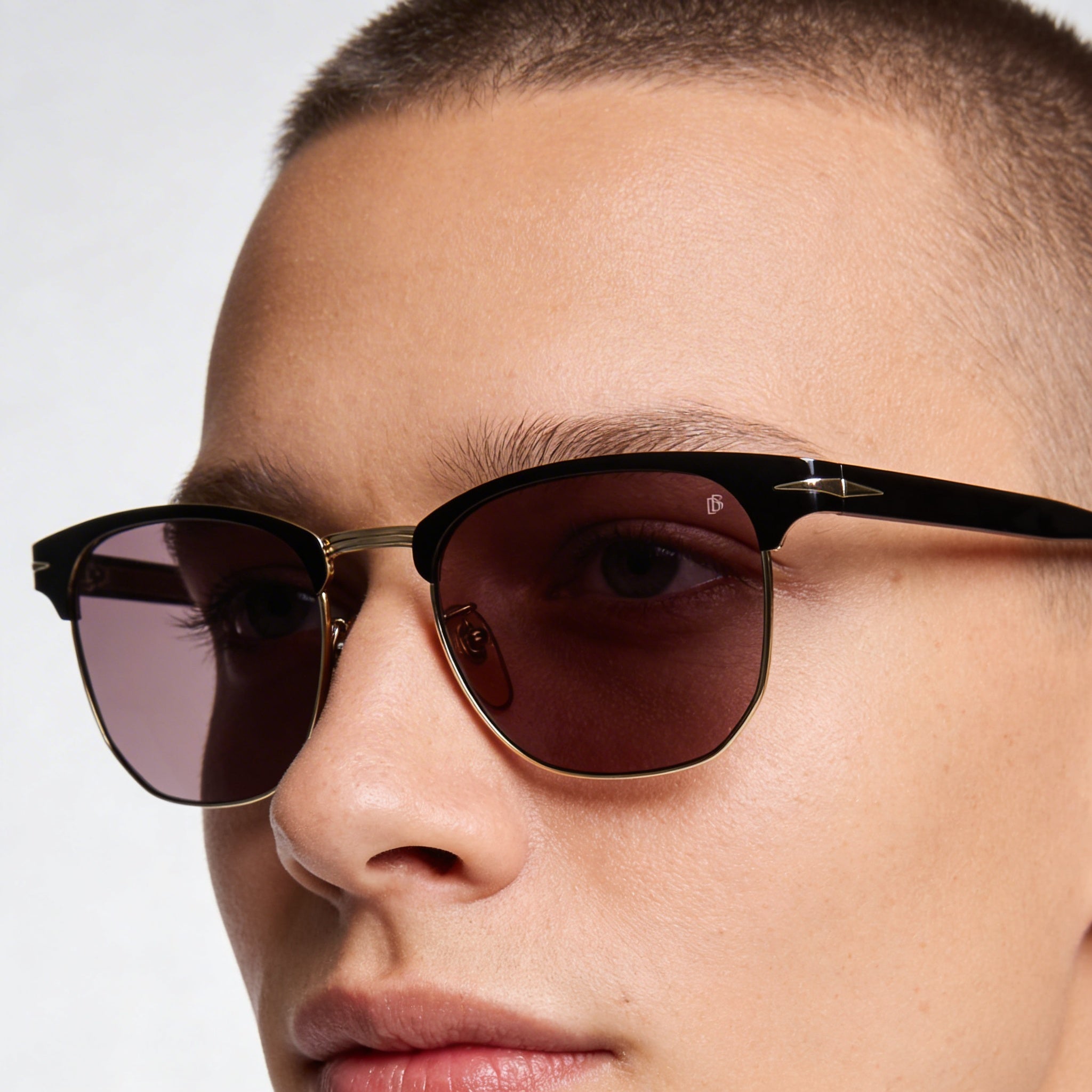 Gafas de sol David Beckham DB 7057/F/S unisex con montura de acero de aleación negro y lentes de policarbonato no polarizadas en negro y dorado de 56 mm., Photo 4