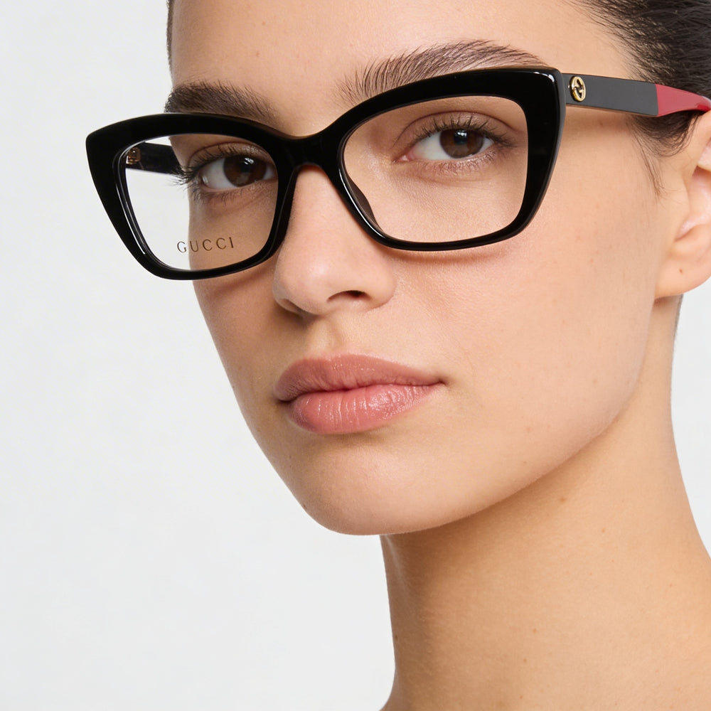 Gafas de sol Gucci GG0165ON para mujer, montura completa, diseño ojo de gato, en plástico, con logotipo en negro, rojo, verde y dorado, lentes de 51 mm y puente de 17 mm.