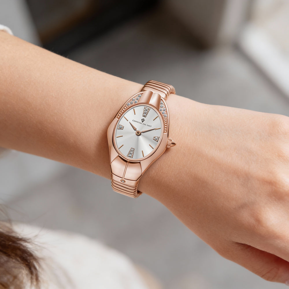 Reloj Christian Van Sant para mujer, con esfera plateada, caja y pulsera de acero inoxidable, movimiento de cuarzo y cristal mineral.