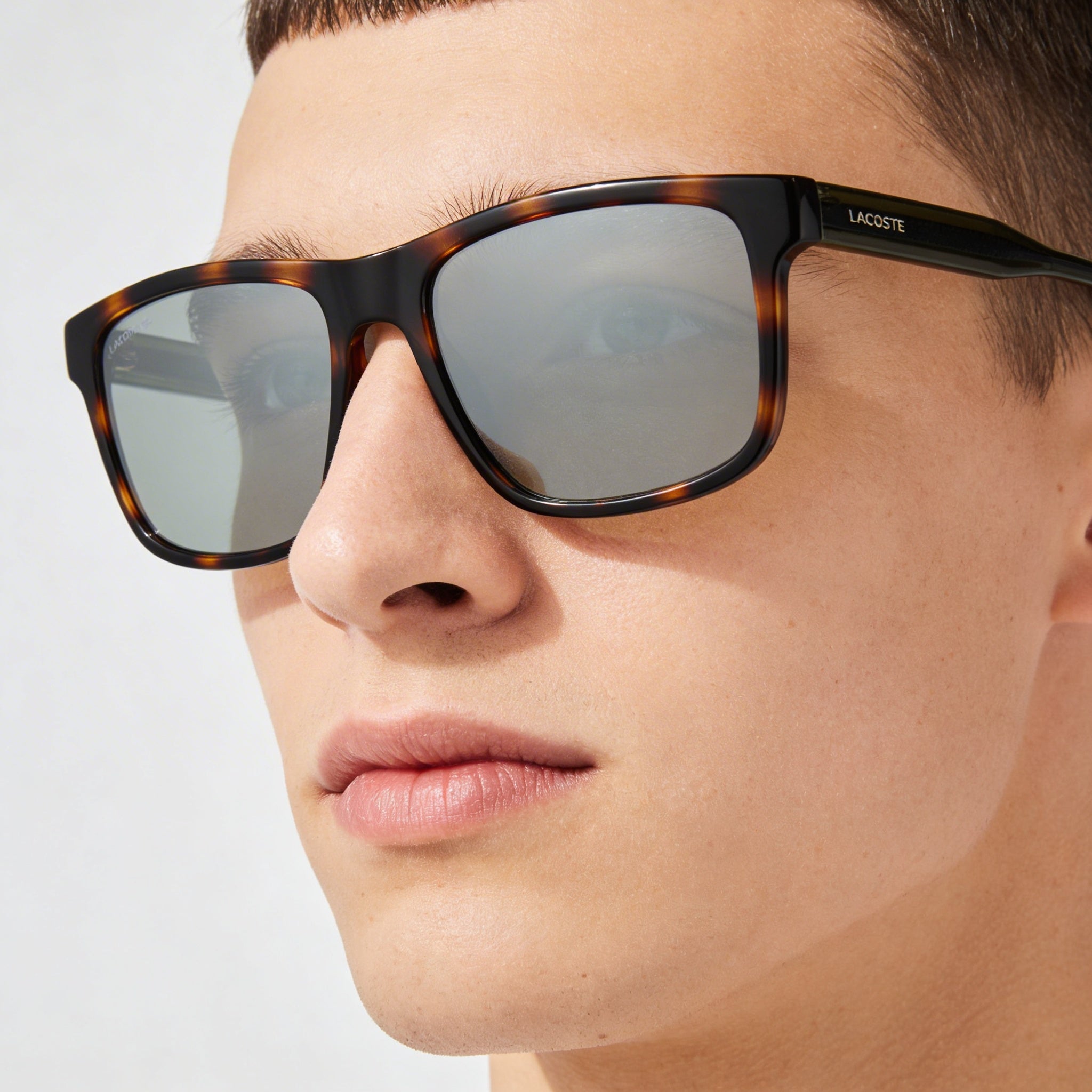 Gafas de sol Lacoste L6025s unisex con montura de inyección Habana y lentes de policarbonato verde sólido con protección UV 400 de 56 mm, Photo 3